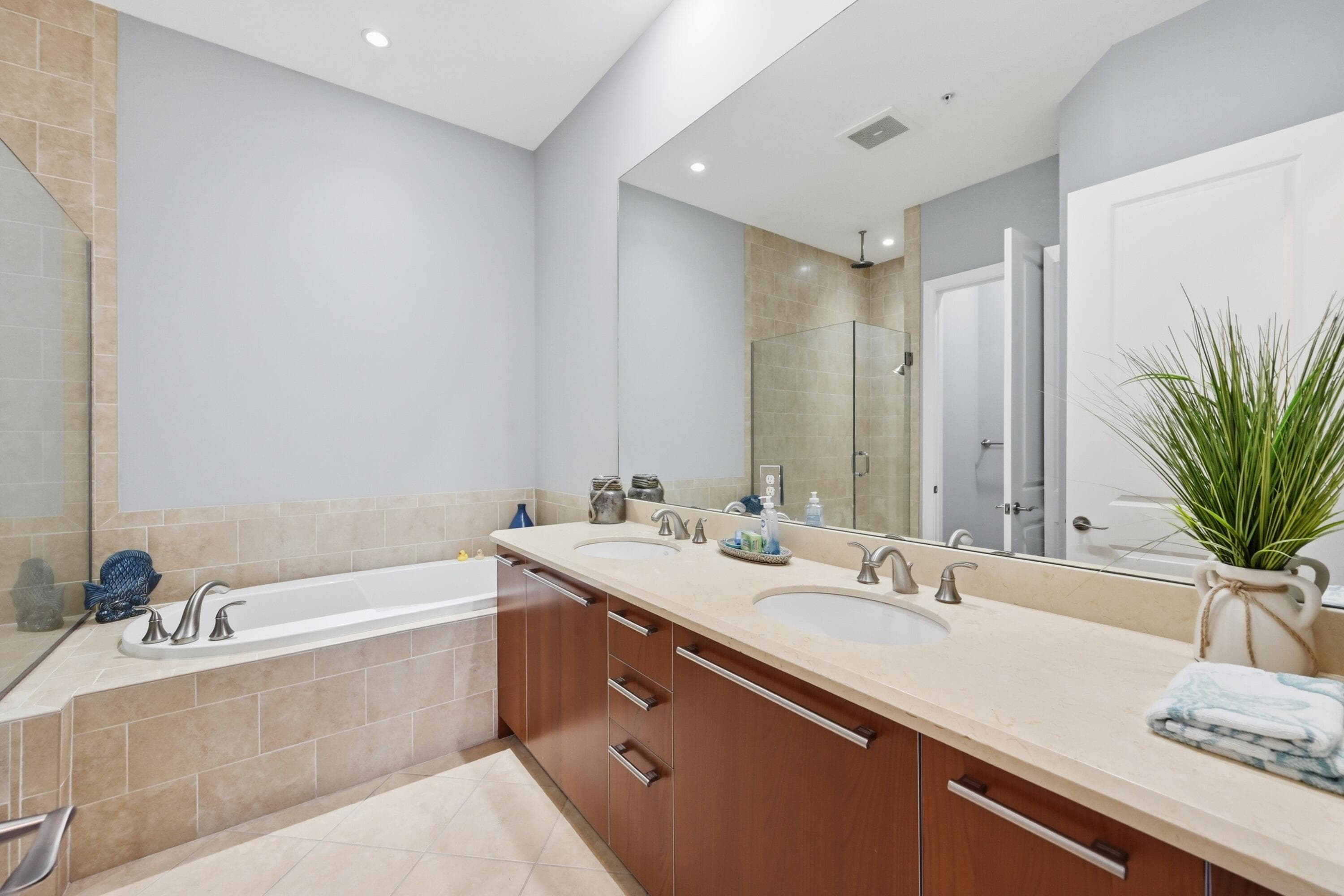 4445 El Mar Drive 2414, Lauderdale-By-The-Sea, FL 33308 — photo 21 of 44