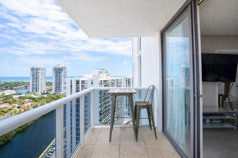 3675 N Country Club Drive 2401, Aventura, FL 33180 — photo 4 of 25
