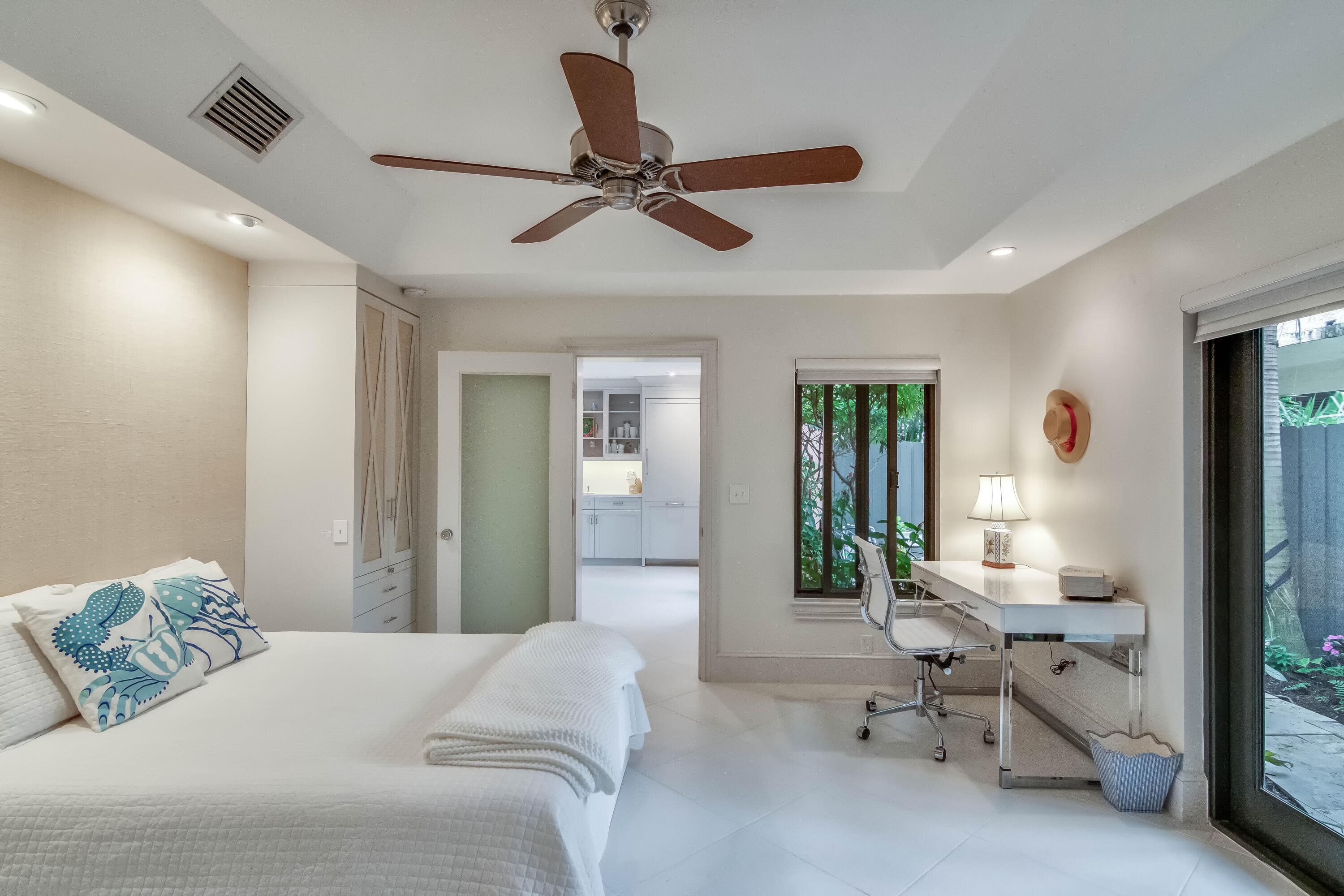 226 Chilean Avenue 4, Palm Beach, FL 33480 — photo 10 of 19