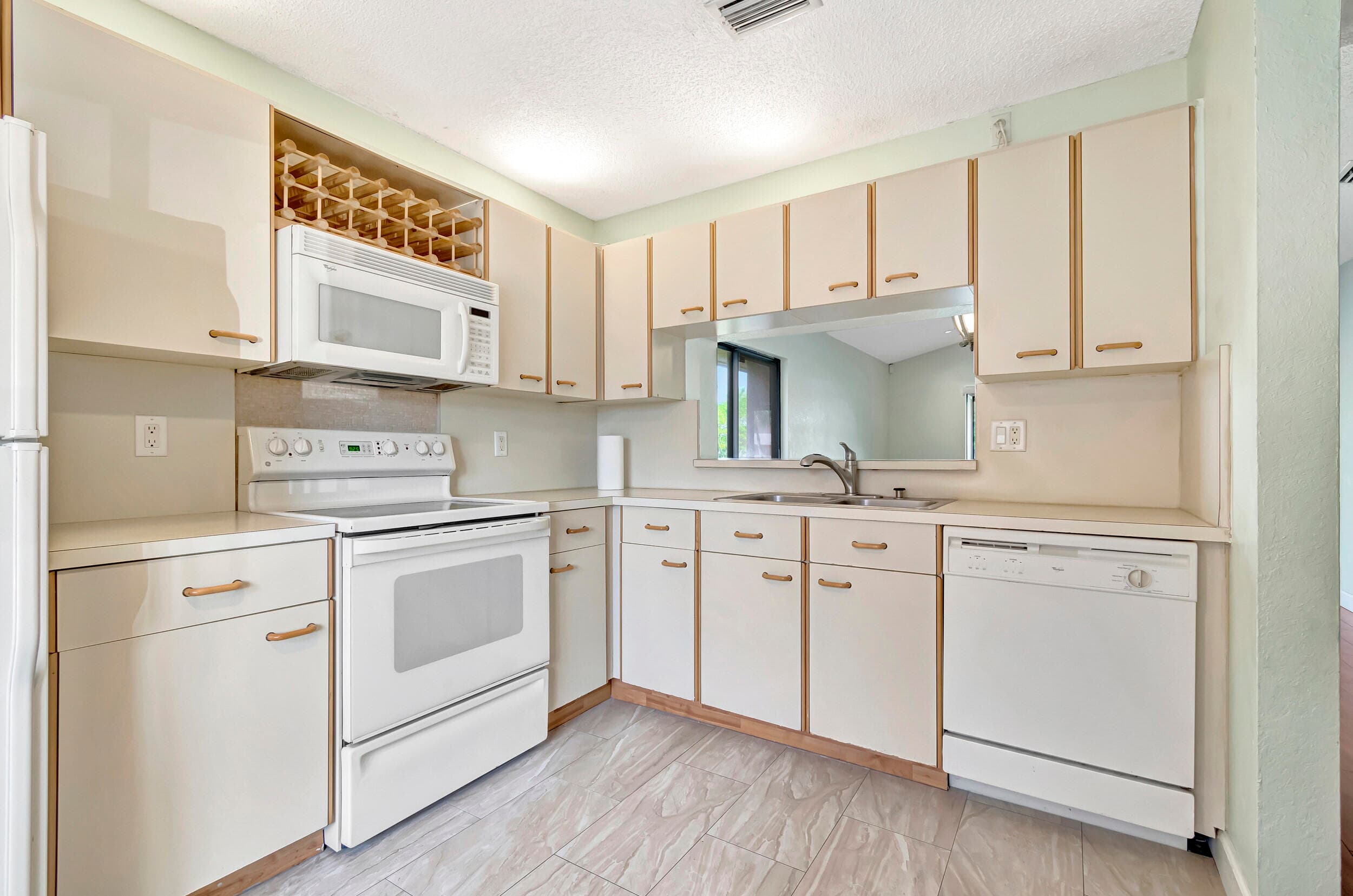 351 Club Circle 207, Boca Raton, FL 33487 — photo 8 of 28