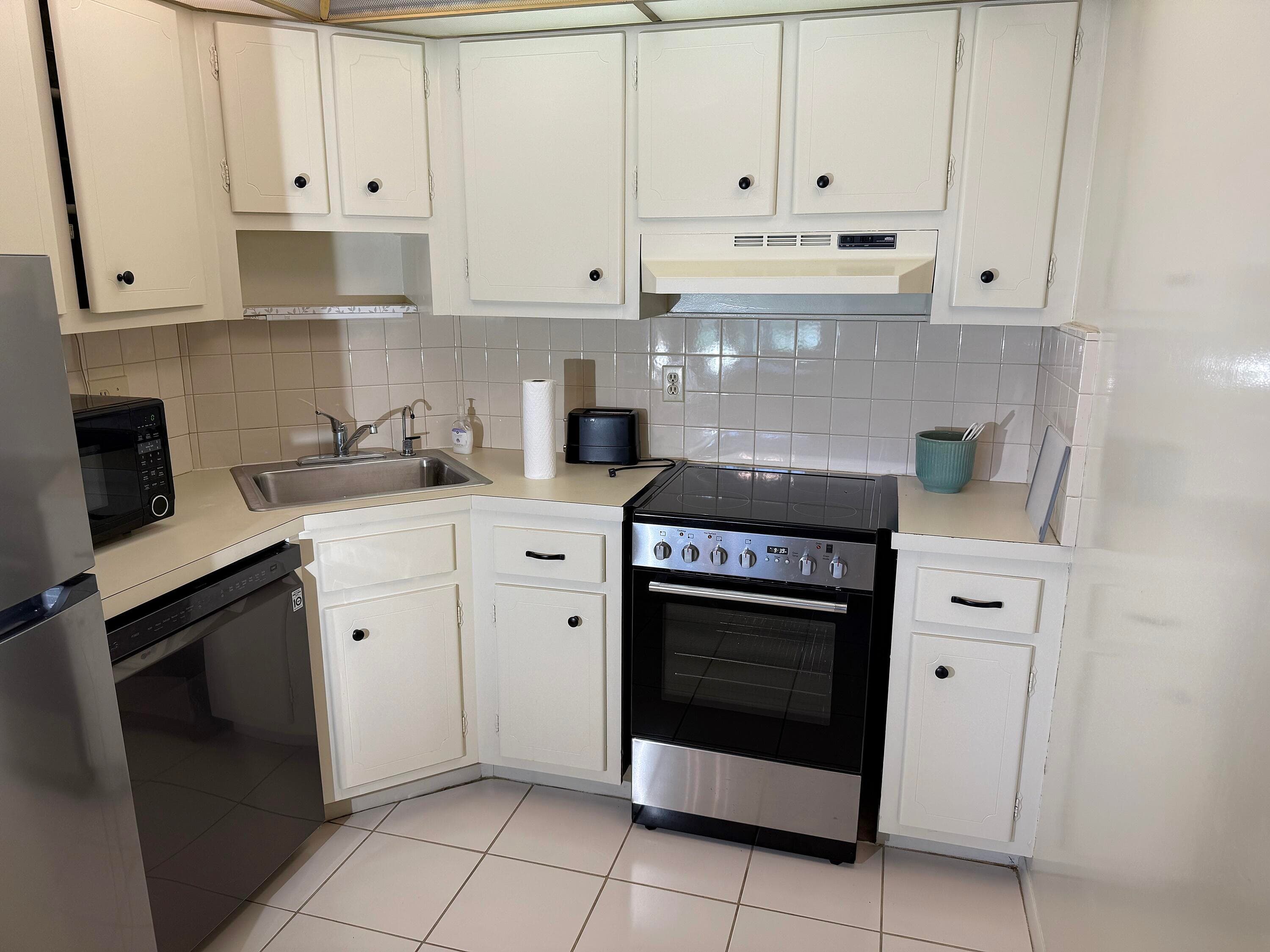 5208 NE 24th Terrace F106, Fort Lauderdale, FL 33308 — photo 8 of 16