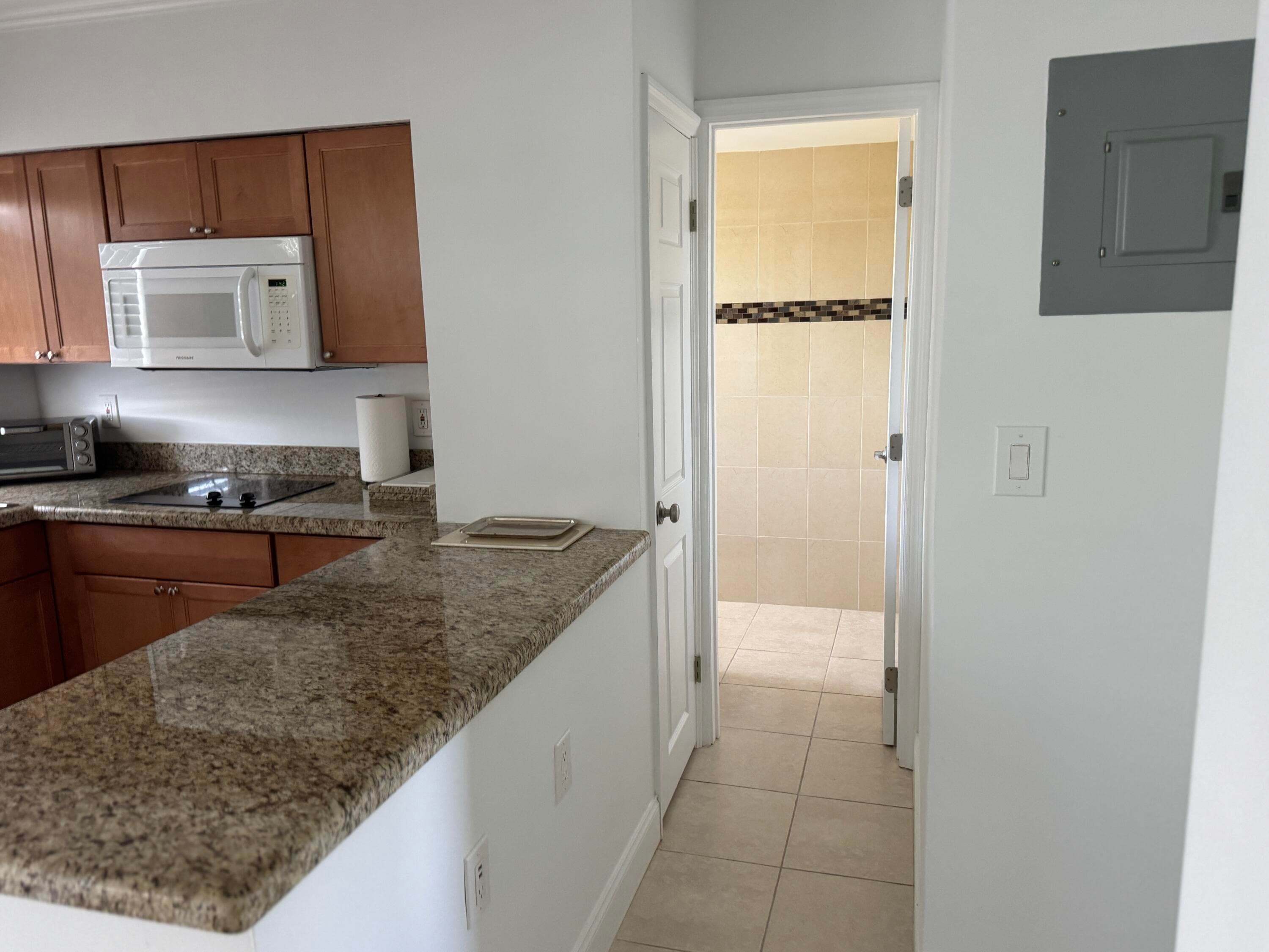 1041 Hillsboro Mile Hillsboro Mile 18, Hillsboro Beach, FL 33062 — photo 16 of 19
