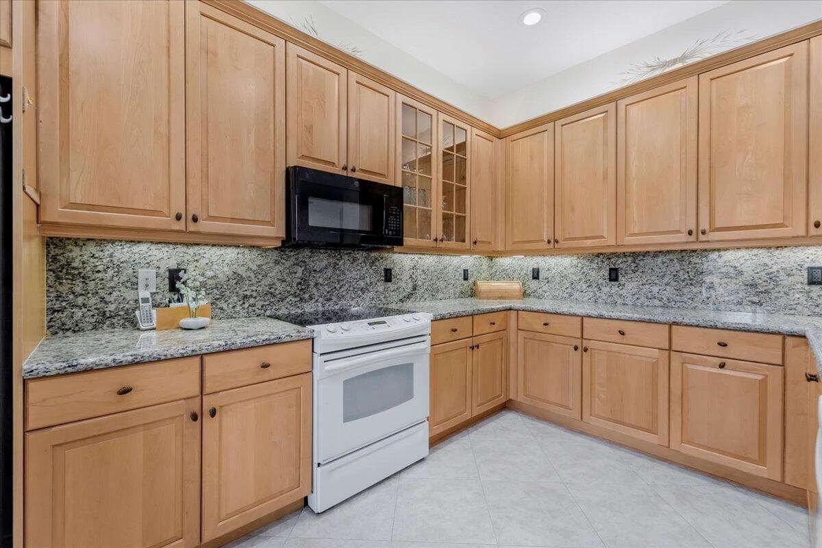 10599 Silverton Lane, Boynton Beach, FL 33437 — photo 8 of 78