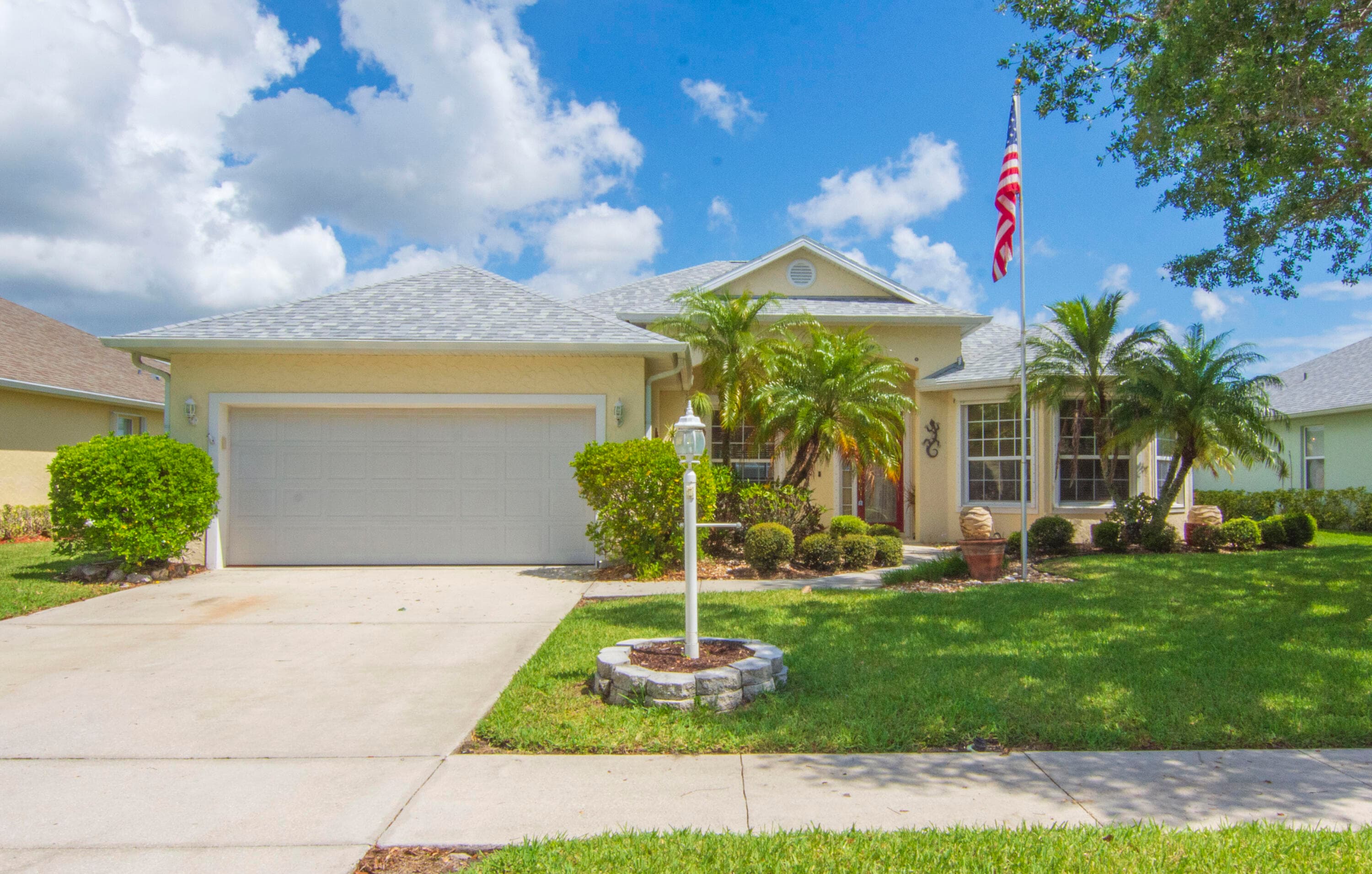 5370 E 1st Square SW, Vero Beach, FL 32968 — photo 2 of 42