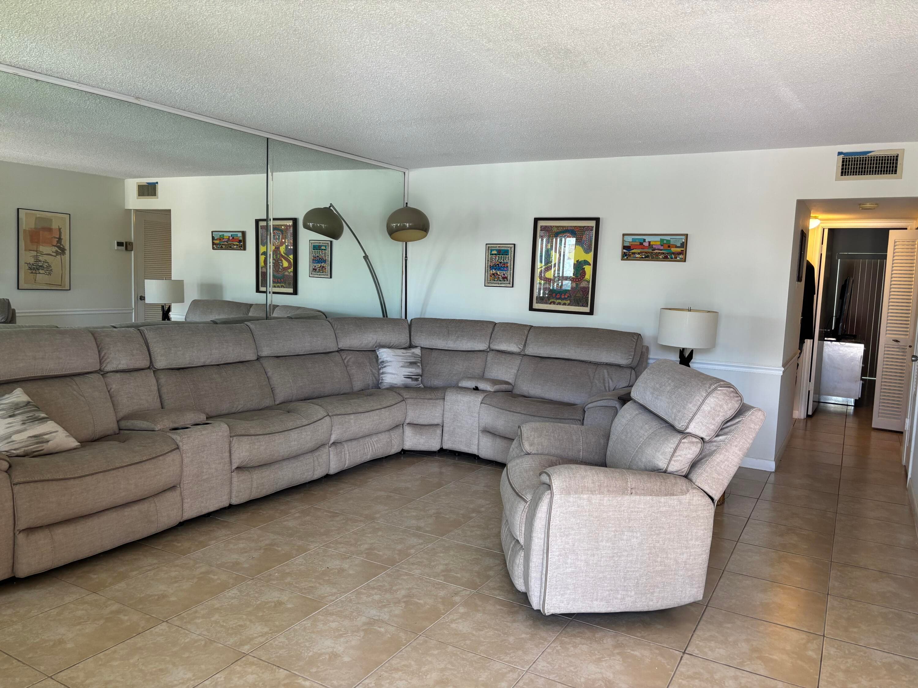 105 E Wellington 105, West Palm Beach, FL 33417 — photo 1 of 8