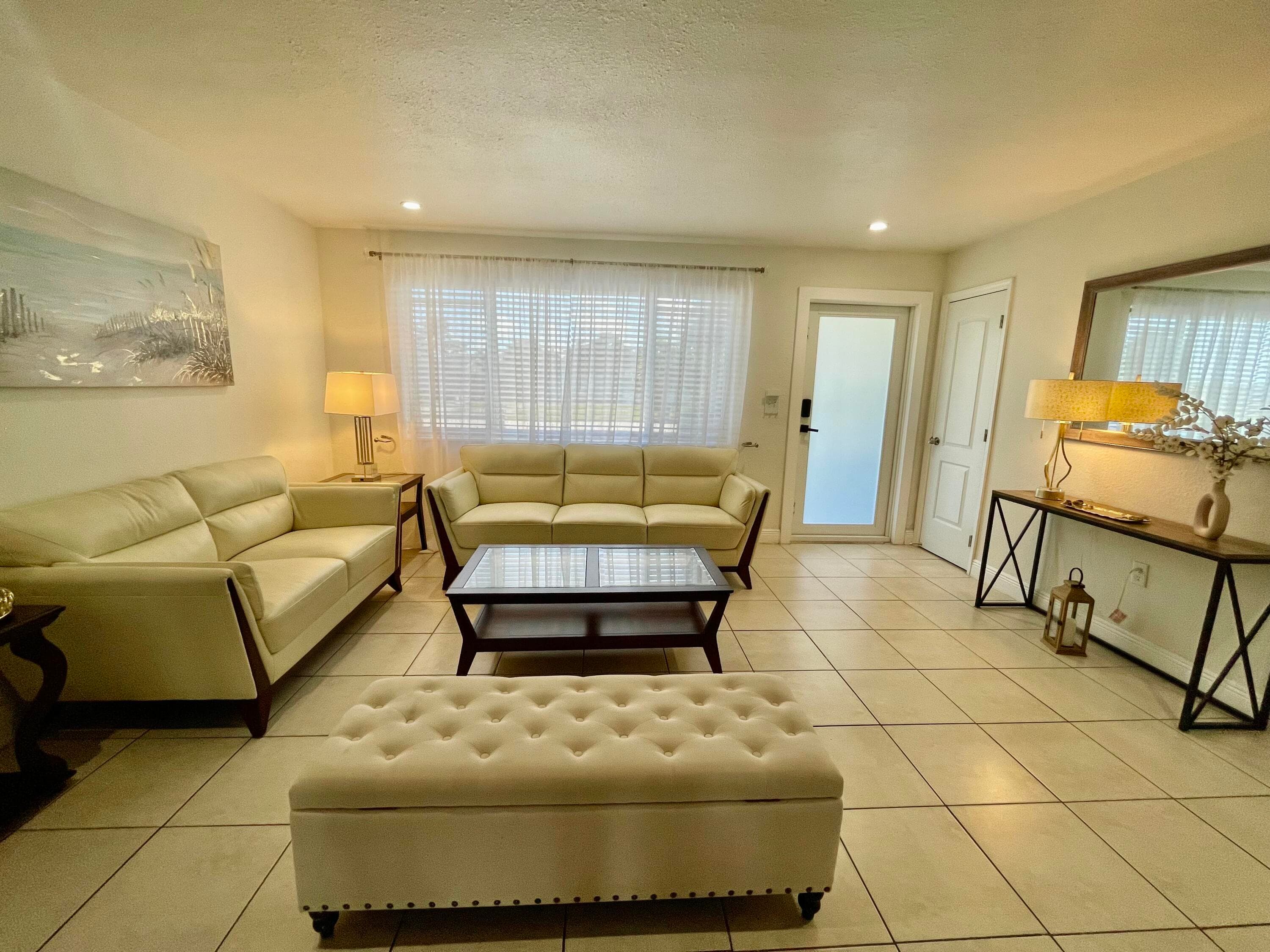7661 Farragut Street, Hollywood, FL 33024 — photo 9 of 47