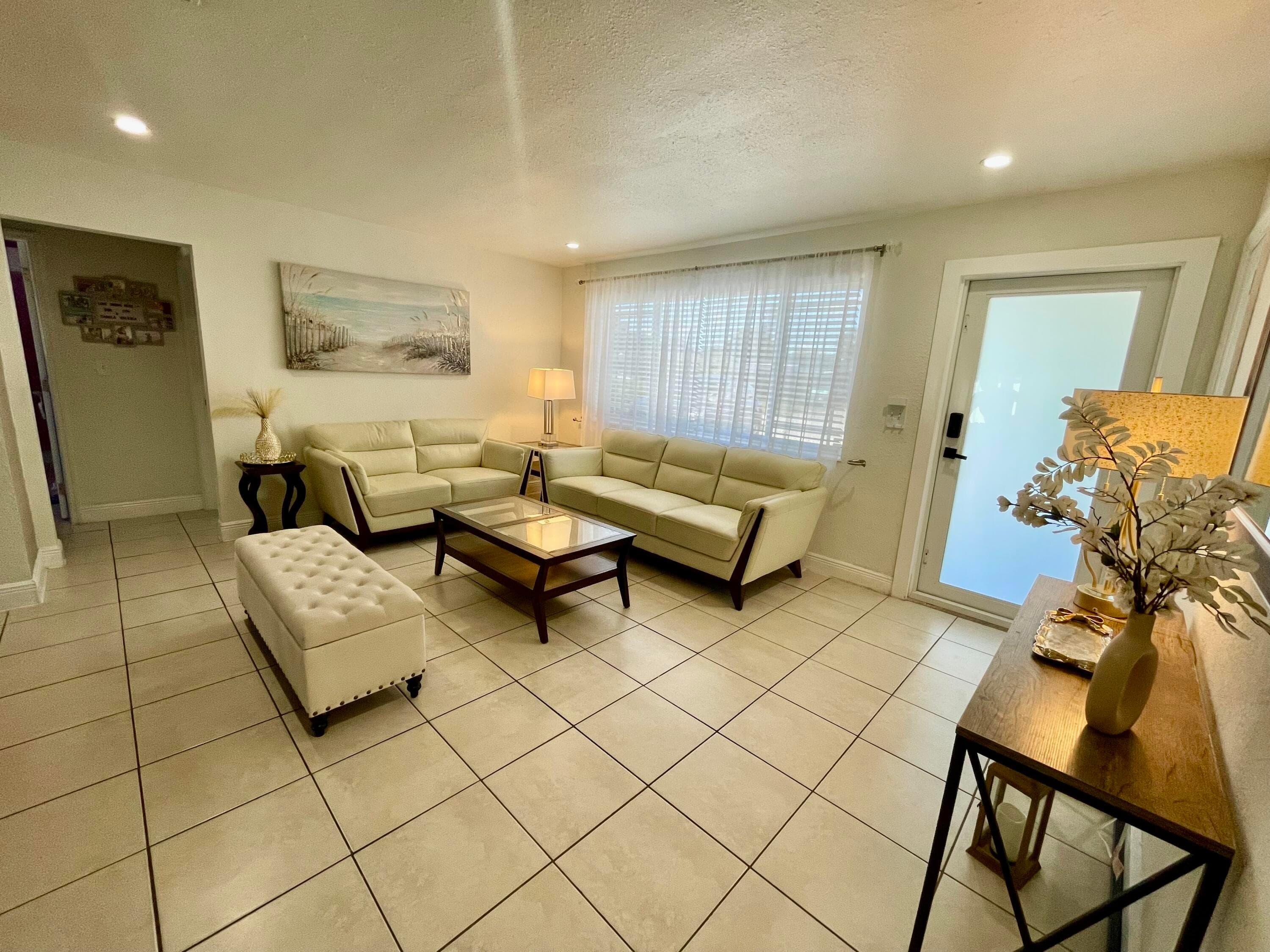7661 Farragut Street, Hollywood, FL 33024 — photo 10 of 47
