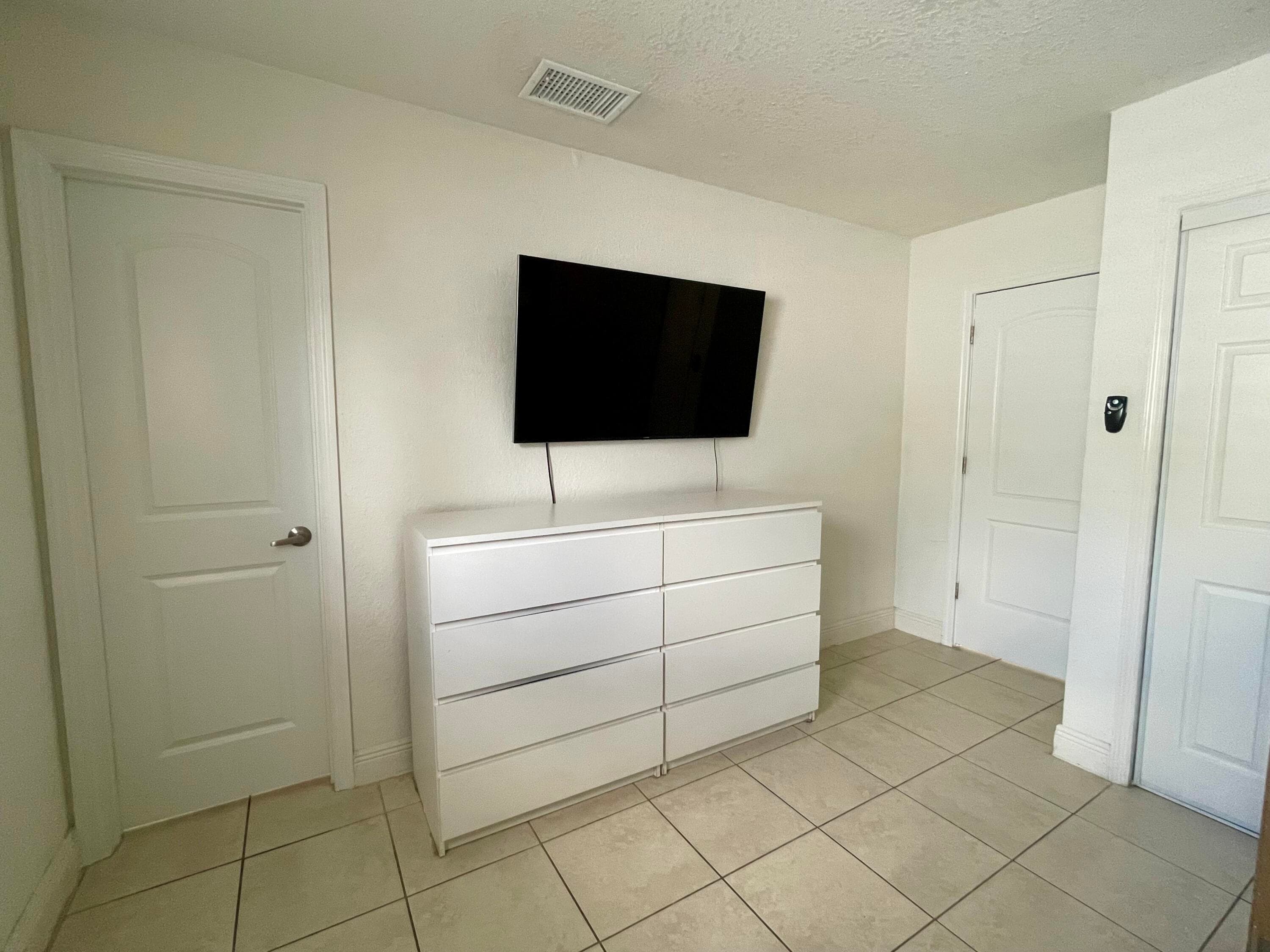 7661 Farragut Street, Hollywood, FL 33024 — photo 27 of 47