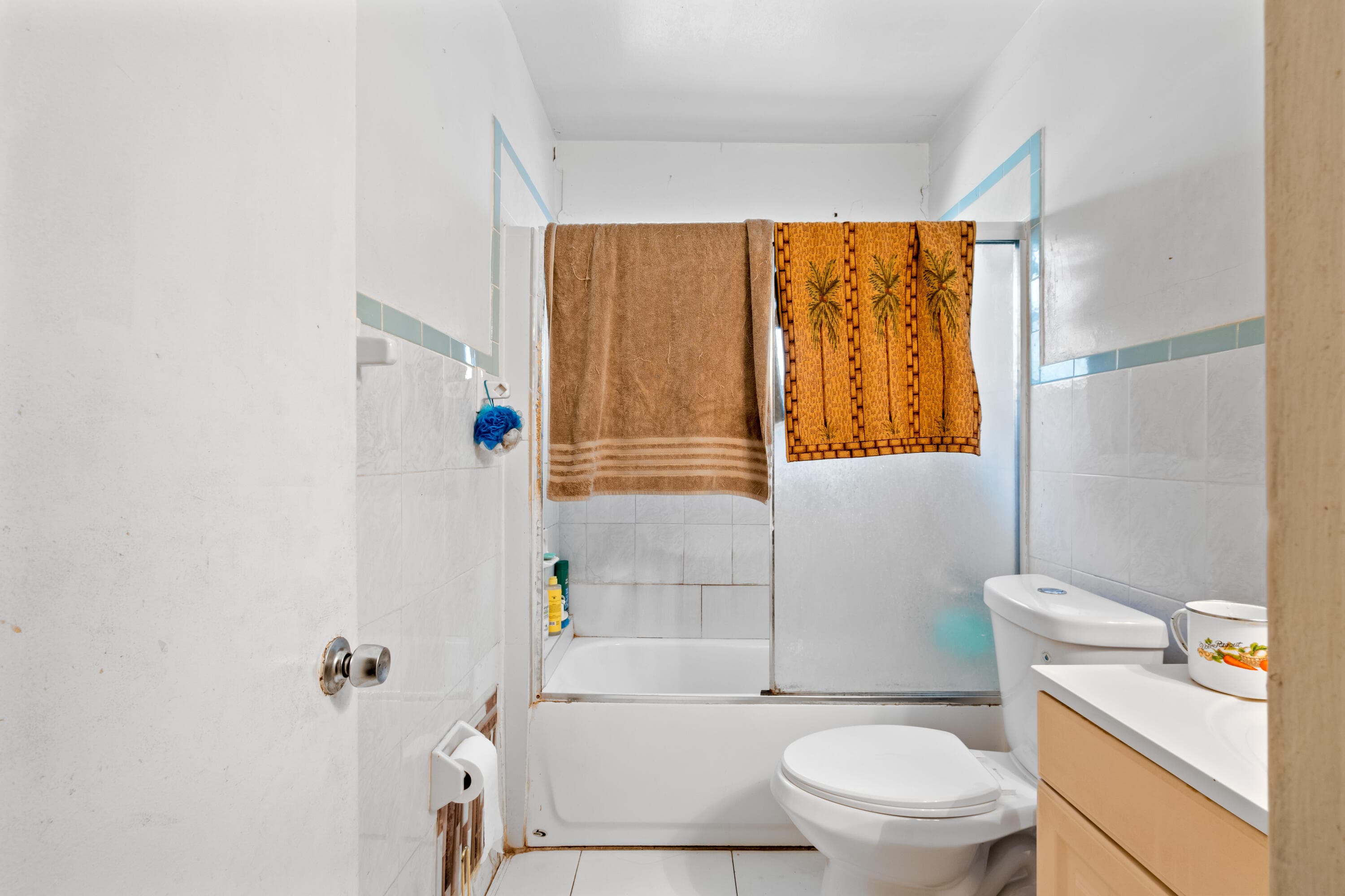 426 NE 166th Street 2, North Miami Beach, FL 33162 — photo 28 of 37