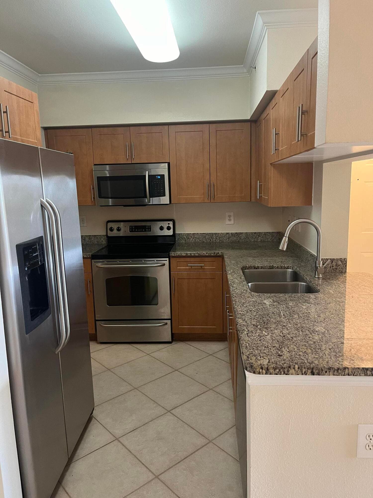 6533 Emerald Dunes Drive 301, West Palm Beach, FL 33411 — photo 2 of 12