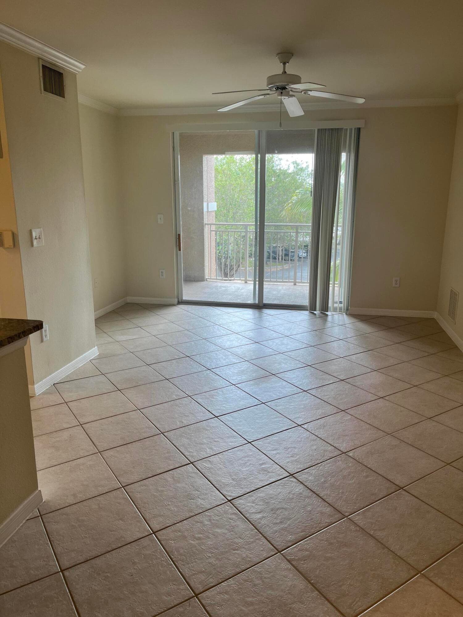 6533 Emerald Dunes Drive 301, West Palm Beach, FL 33411 — photo 3 of 12