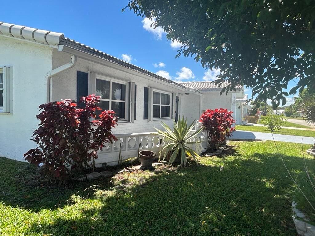 1902 SW 22nd Avenue, Boynton Beach, FL 33426 — photo 3 of 23
