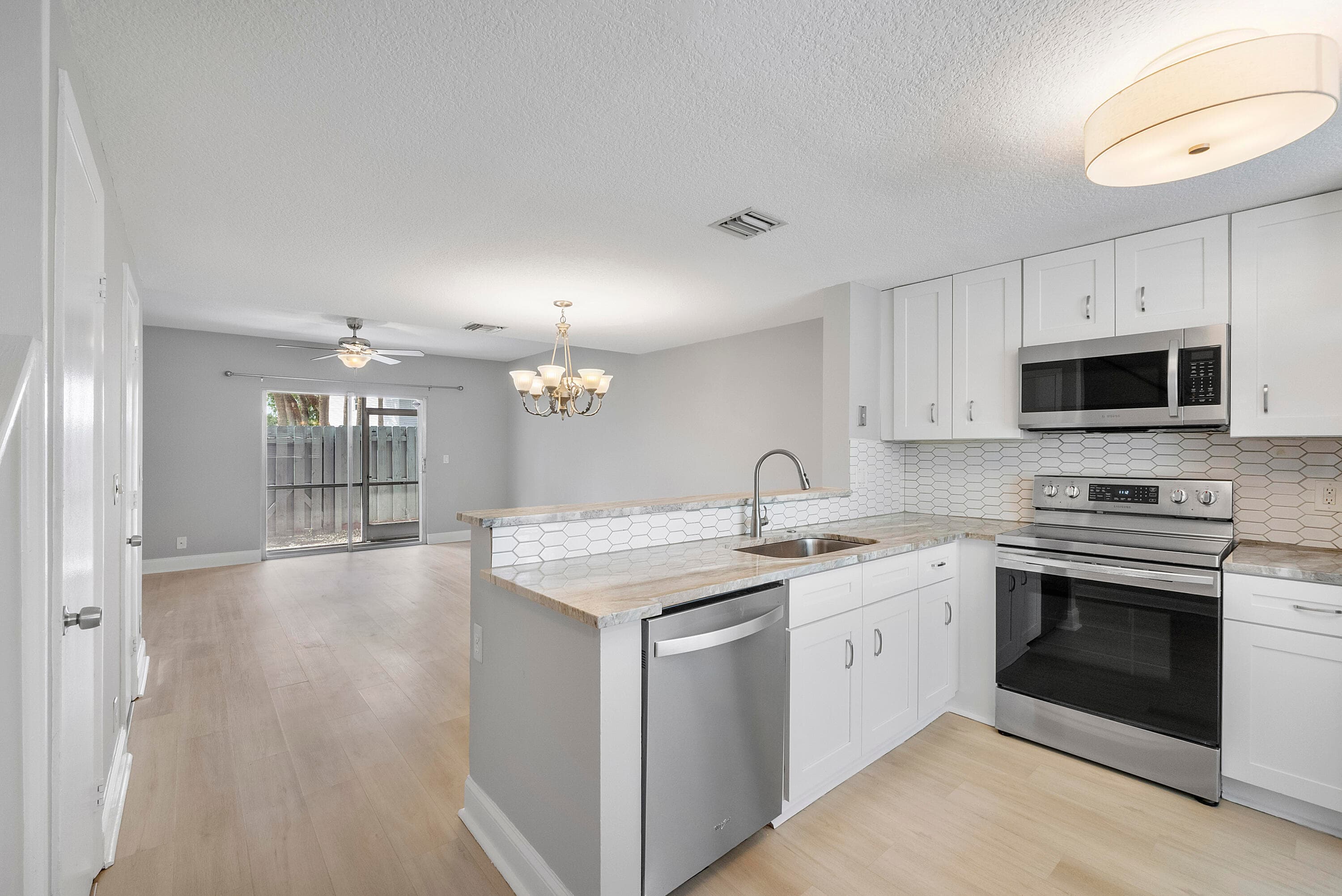 185 SW 3rd Street, Pompano Beach, FL 33060 — photo 6 of 77