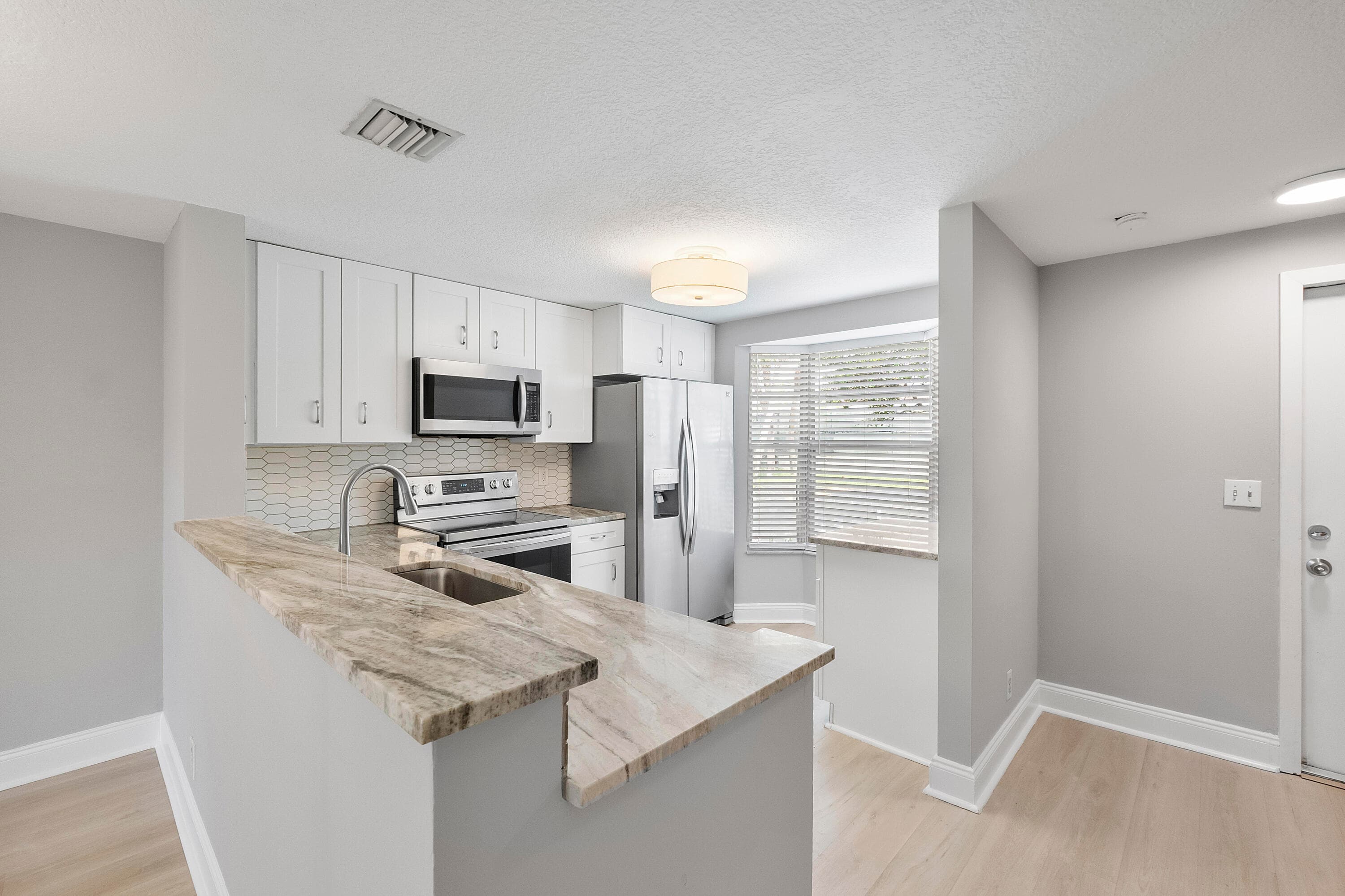185 SW 3rd Street, Pompano Beach, FL 33060 — photo 10 of 77