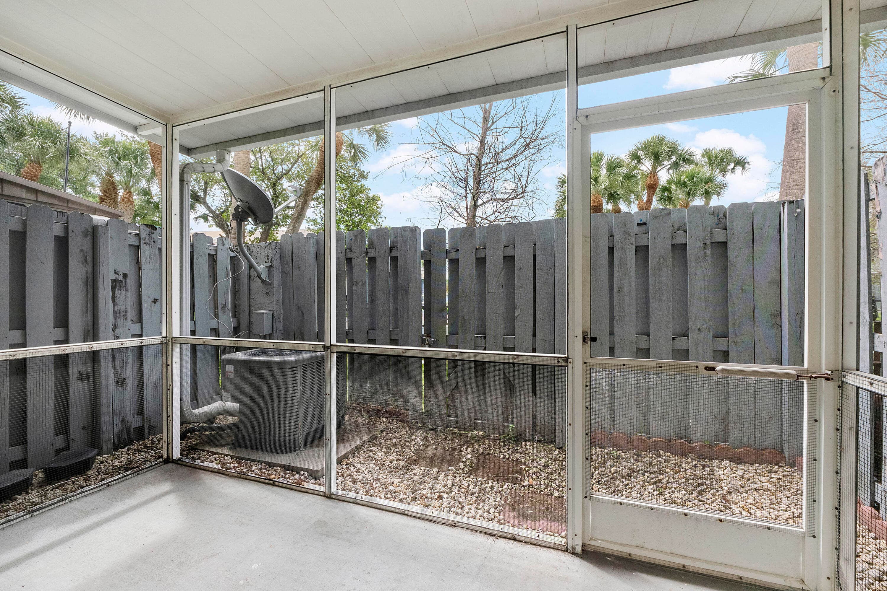 185 SW 3rd Street, Pompano Beach, FL 33060 — photo 17 of 77