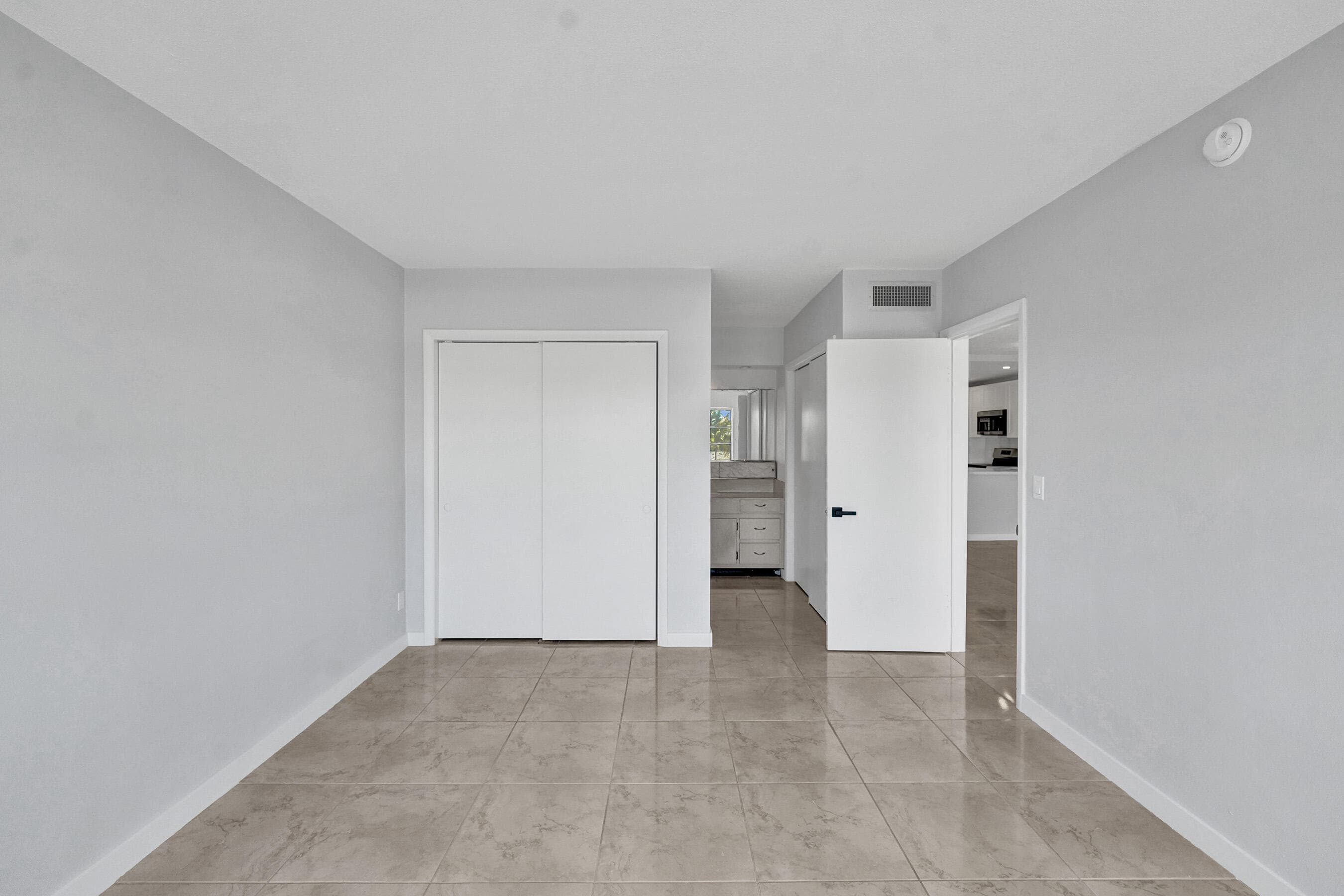 455 Paradise Isle Boulevard 305, Hallandale Beach, FL 33009 — photo 18 of 30
