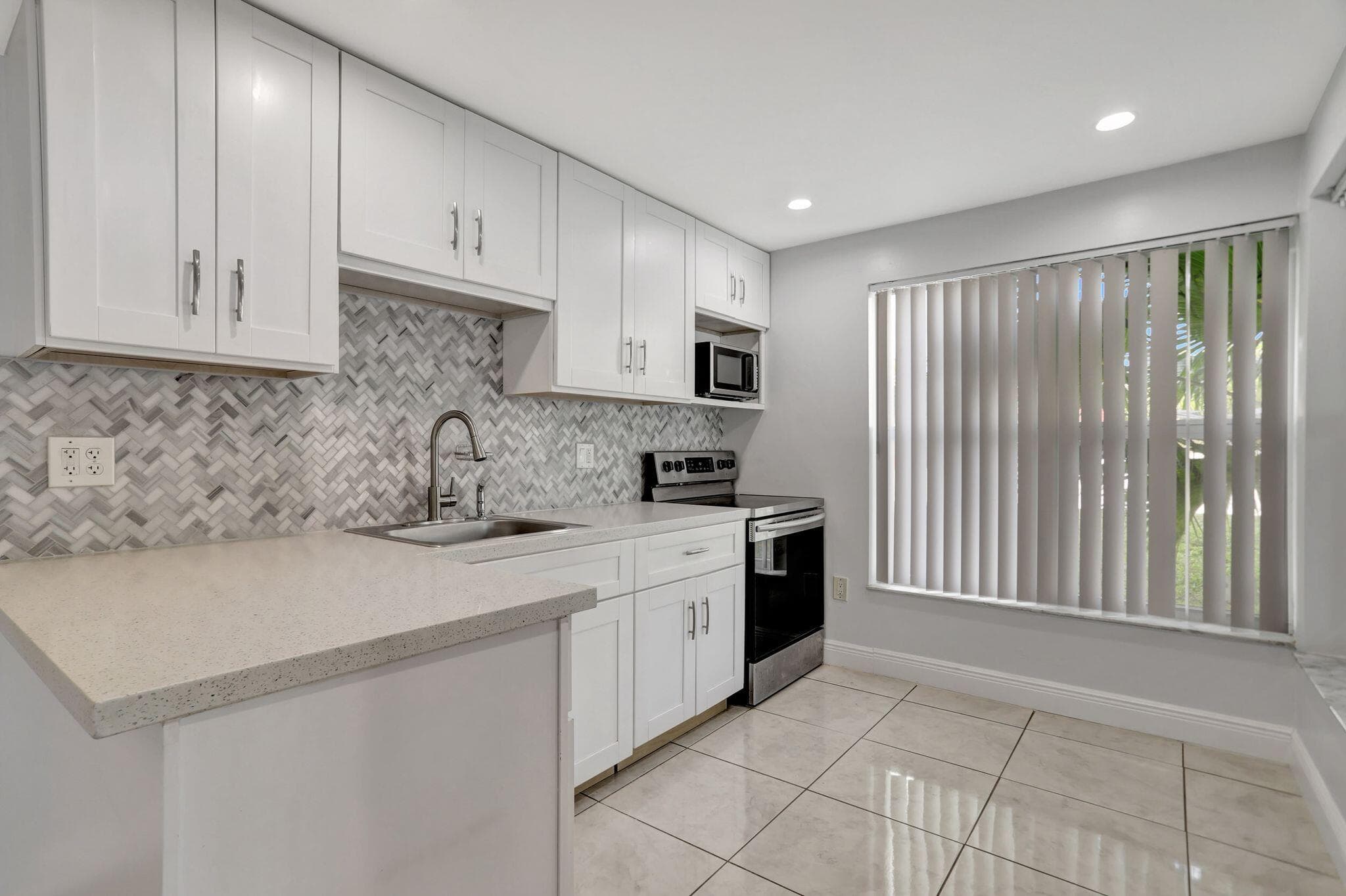 4156 Inverrary Drive 111, Lauderhill, FL 33319 — photo 11 of 18