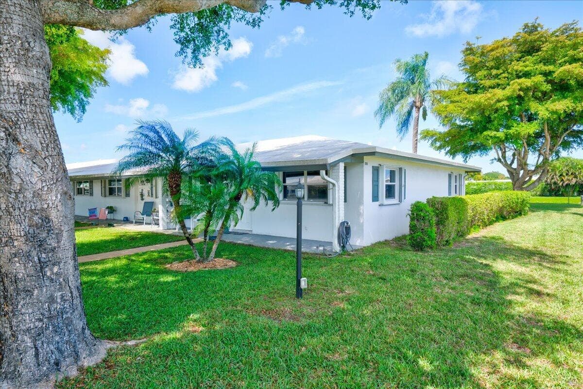 100 Leisure Lake Circle 109, Boynton Beach, FL 33426 — photo 2 of 63