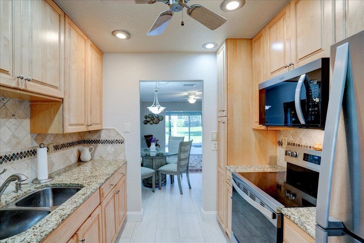100 Leisure Lake Circle 109, Boynton Beach, FL 33426 — photo 10 of 63