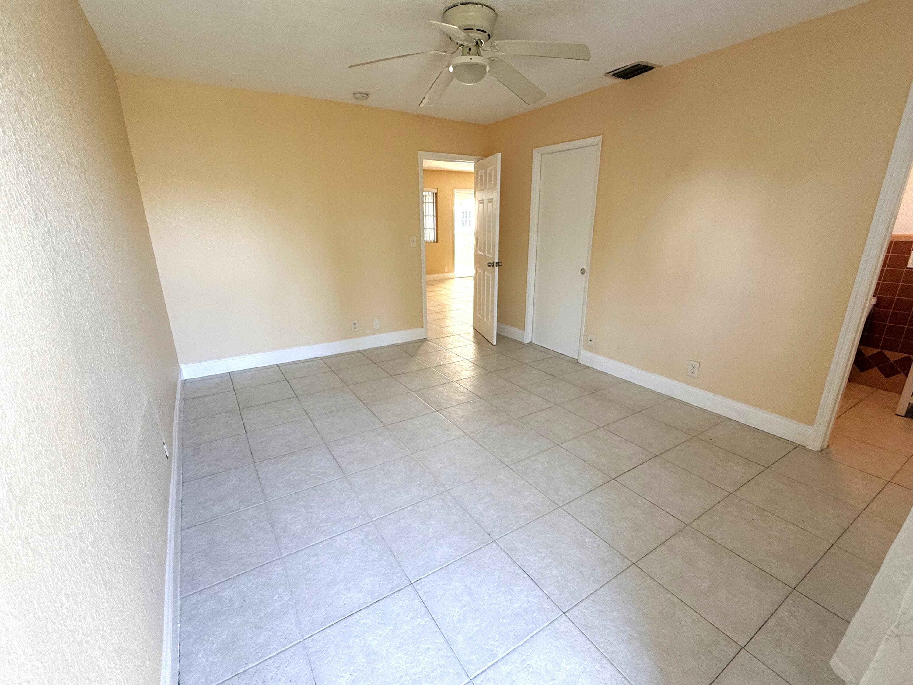 551 SE 15th Street W, Pompano Beach, FL 33062 — photo 6 of 12