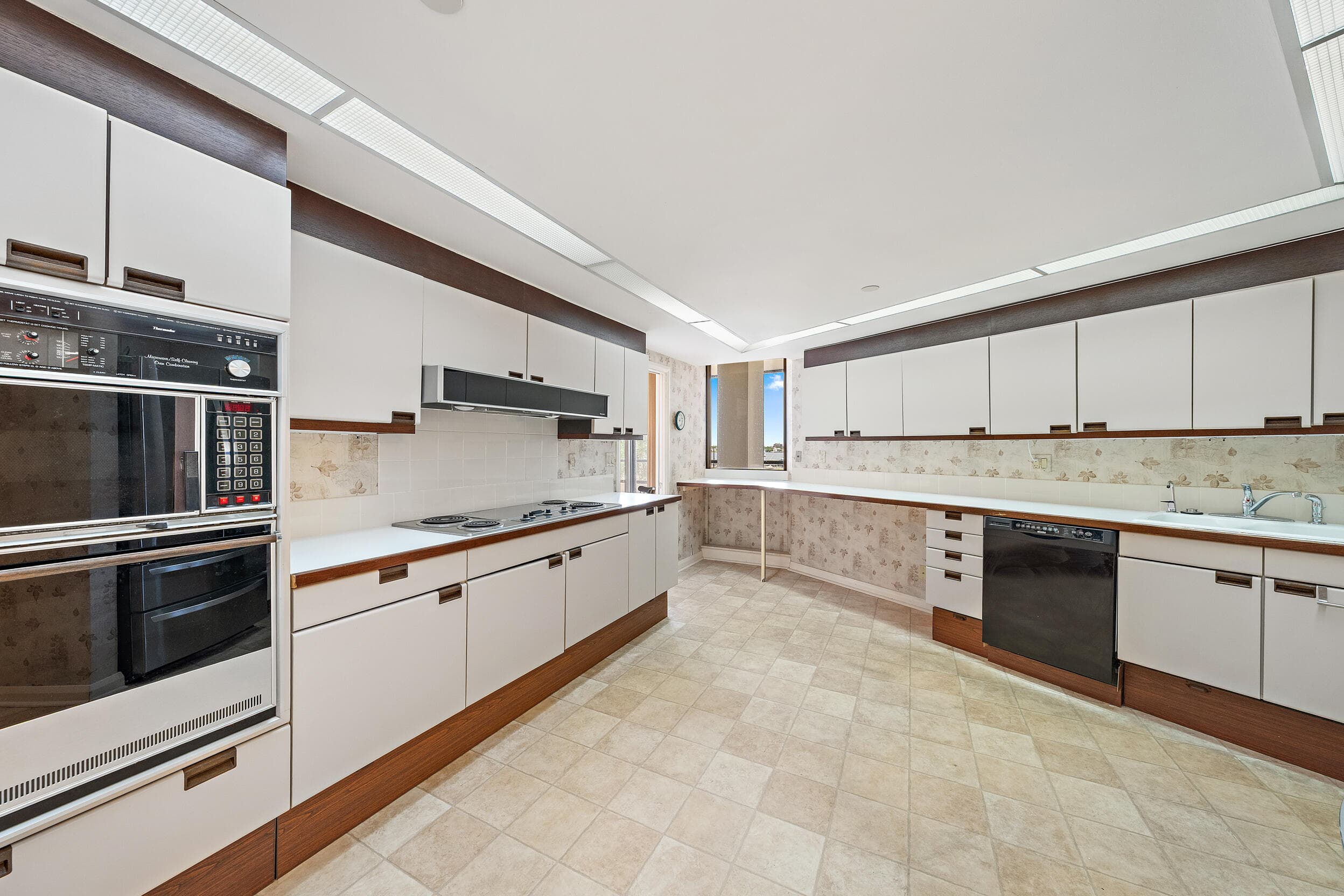 100 Lakeshore Drive 354, North Palm Beach, FL 33408 — photo 13 of 29