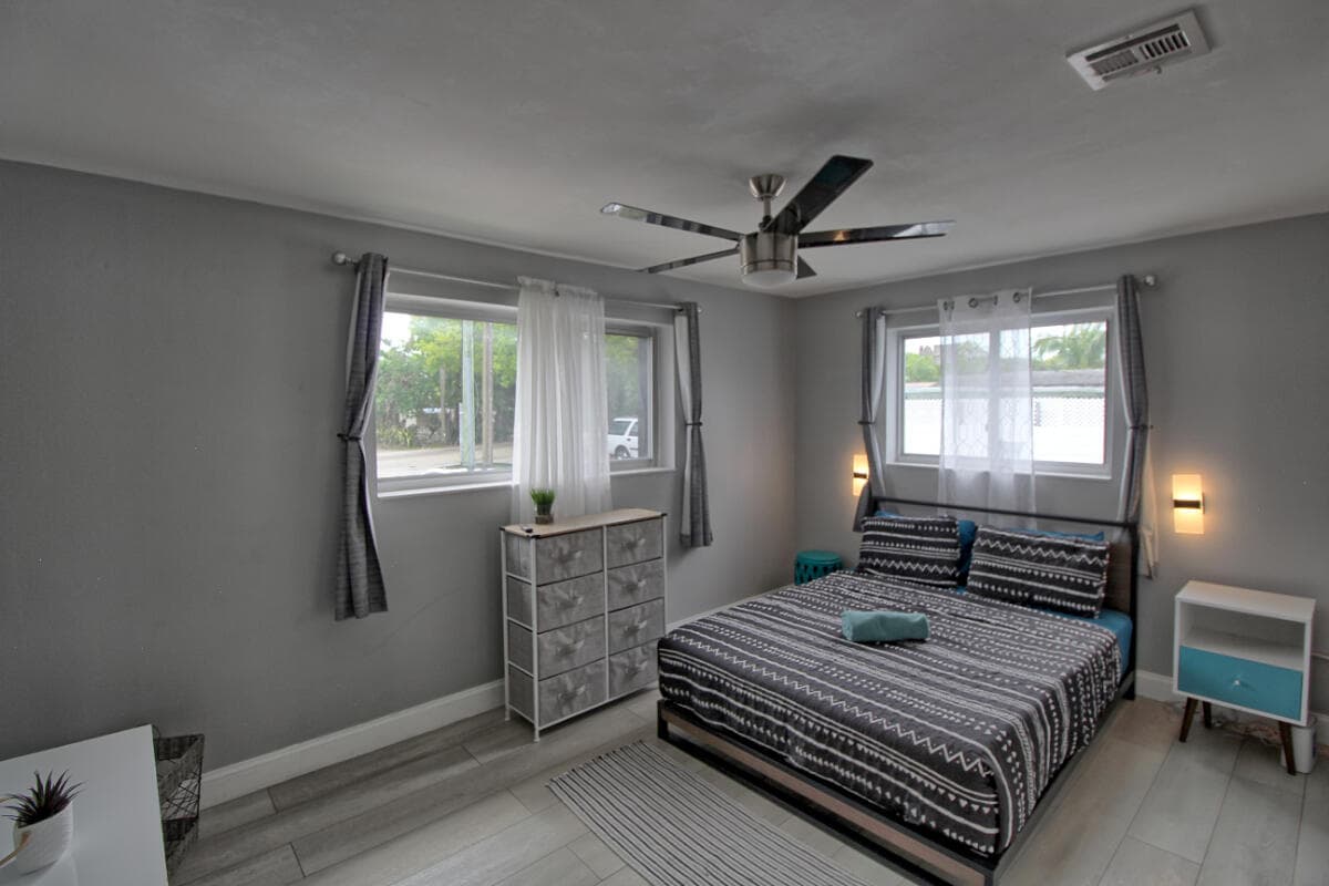 1324 N 24th Avenue, Hollywood, FL 33020 — photo 18 of 35