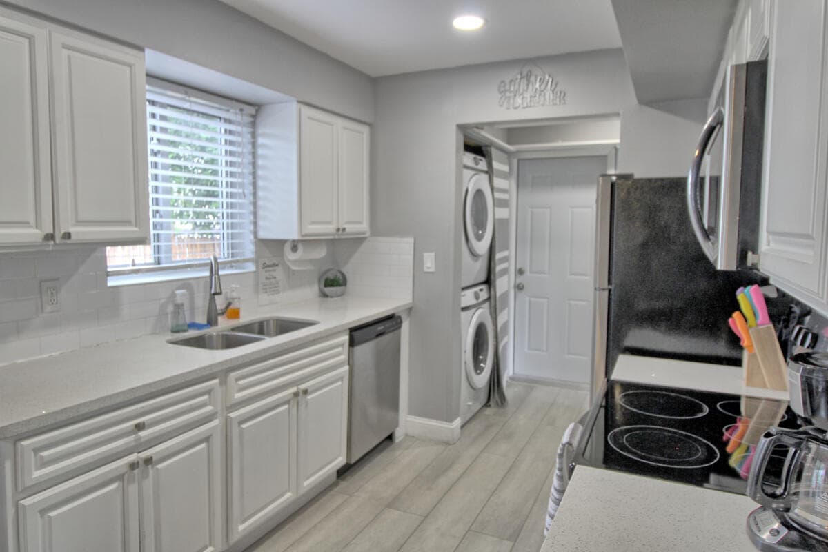 1324 N 24th Avenue, Hollywood, FL 33020 — photo 11 of 35