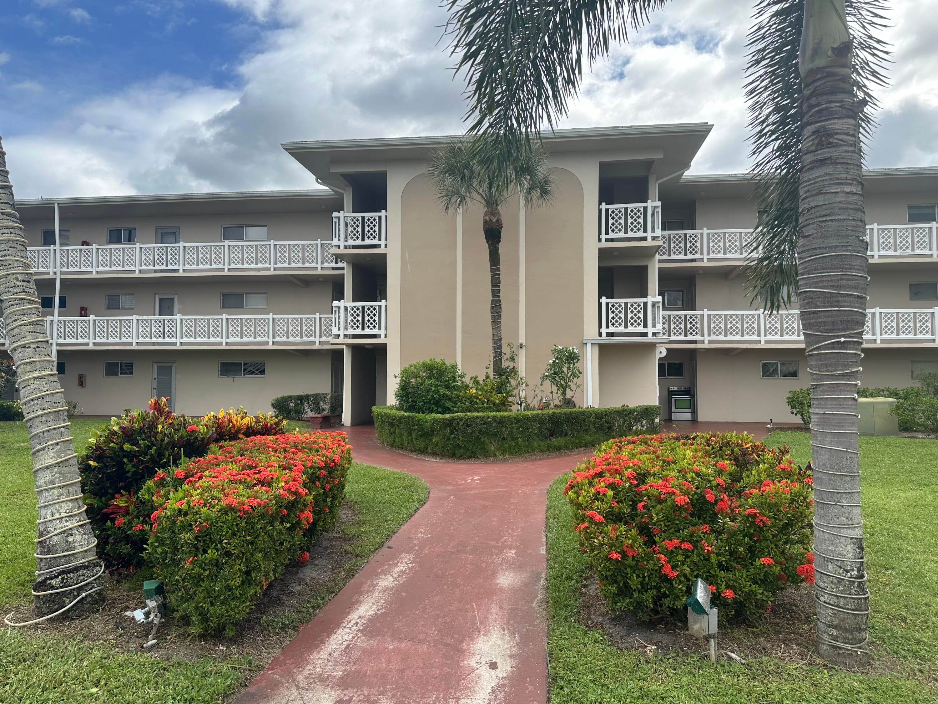 2682 S Garden Drive S 107, Lake Worth Beach, FL 33461 — photo 1 of 5