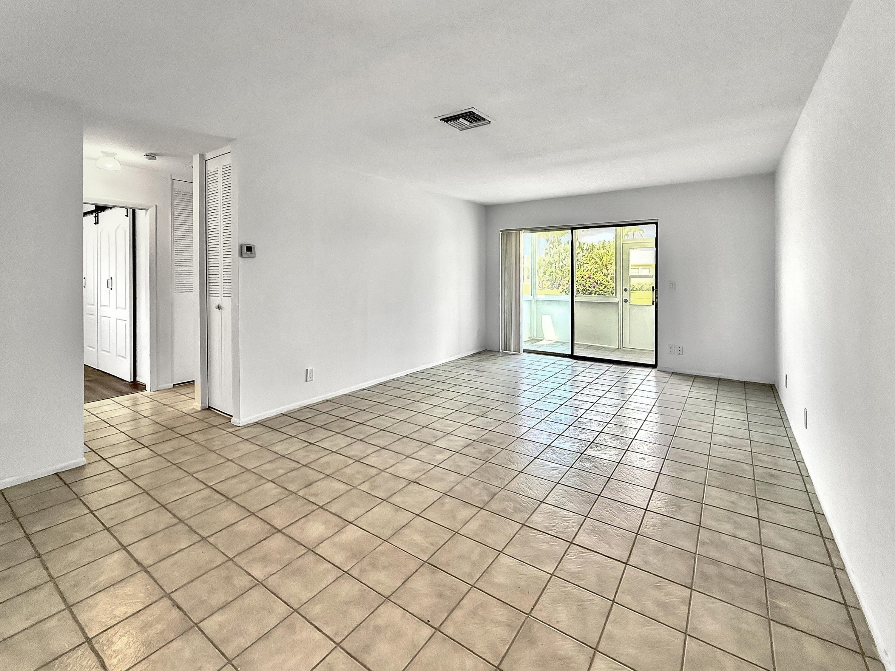 5263 Cresthaven Boulevard A, West Palm Beach, FL 33415 — photo 3 of 8