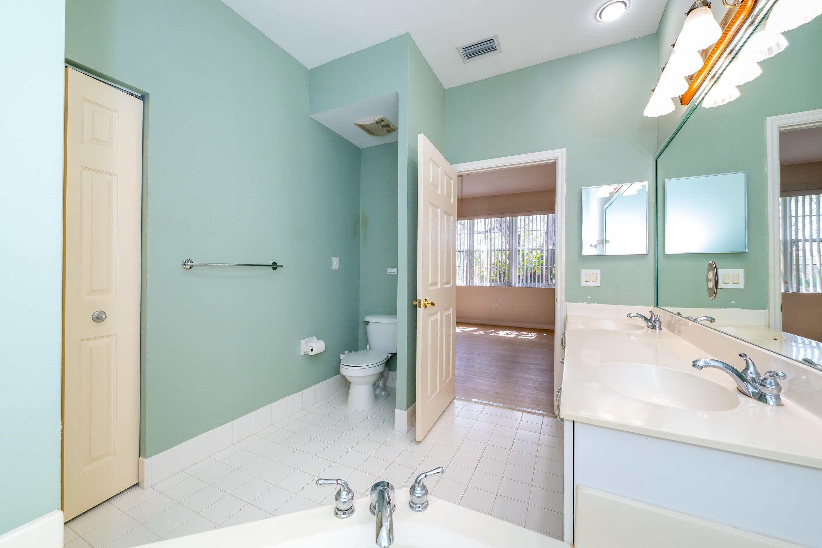2590 E Aragon Boulevard 2, Sunrise, FL 33313 — photo 22 of 25