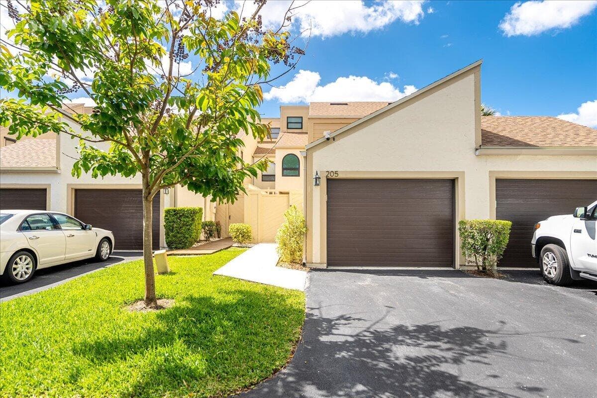 1102 SE Mitchell Avenue 205, Port St. Lucie, FL 34952 — photo 4 of 80