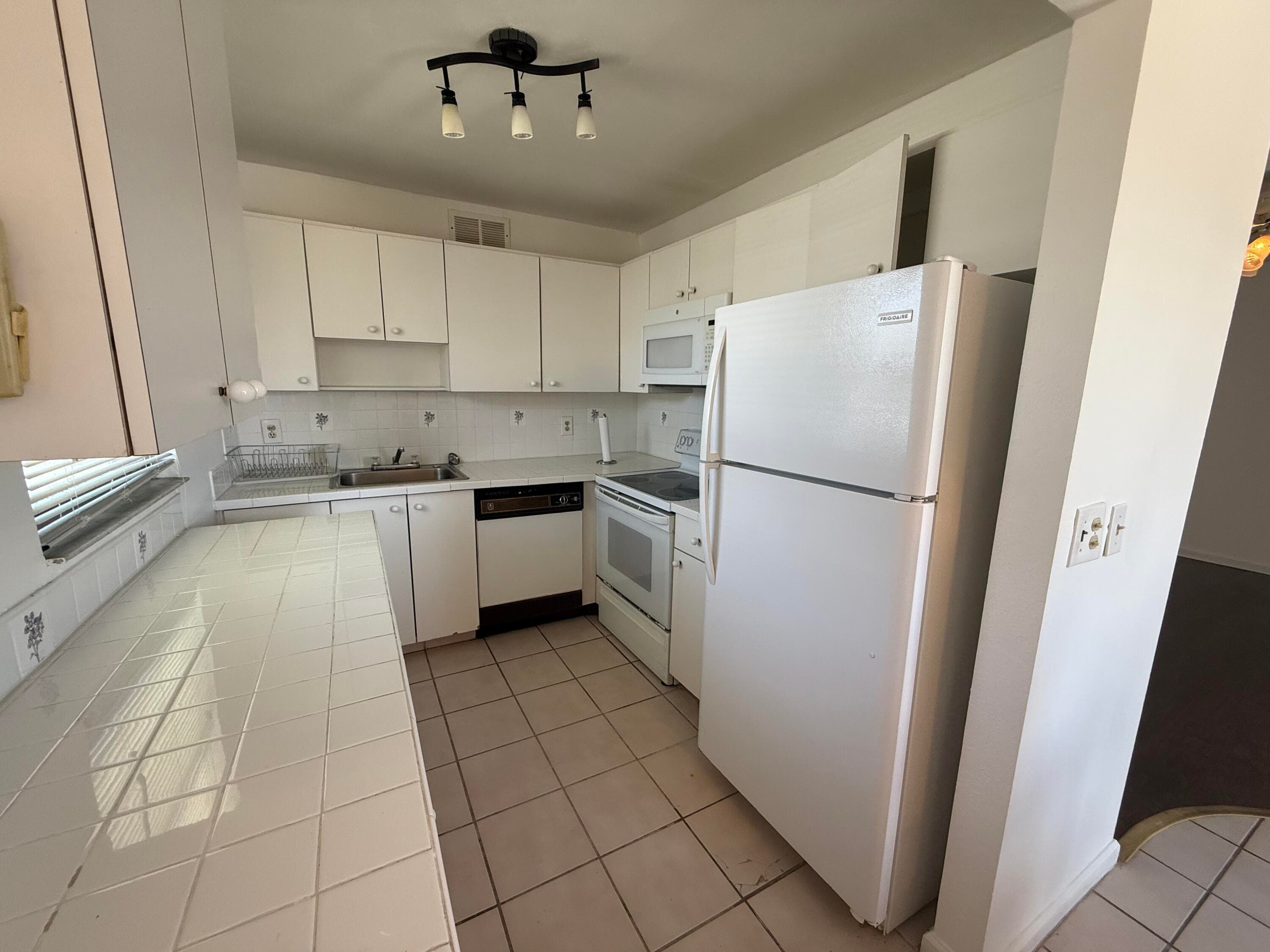516 Saxony K, Delray Beach, FL 33446 — photo 2 of 14