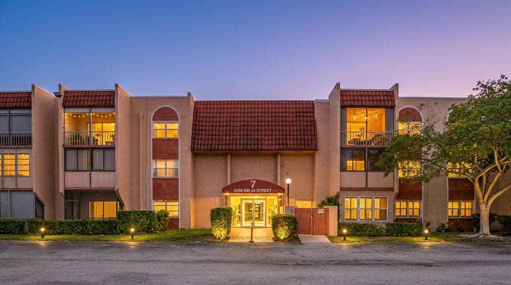 8280 SW 24th Street 7210, North Lauderdale, FL 33068 — photo 1 of 31