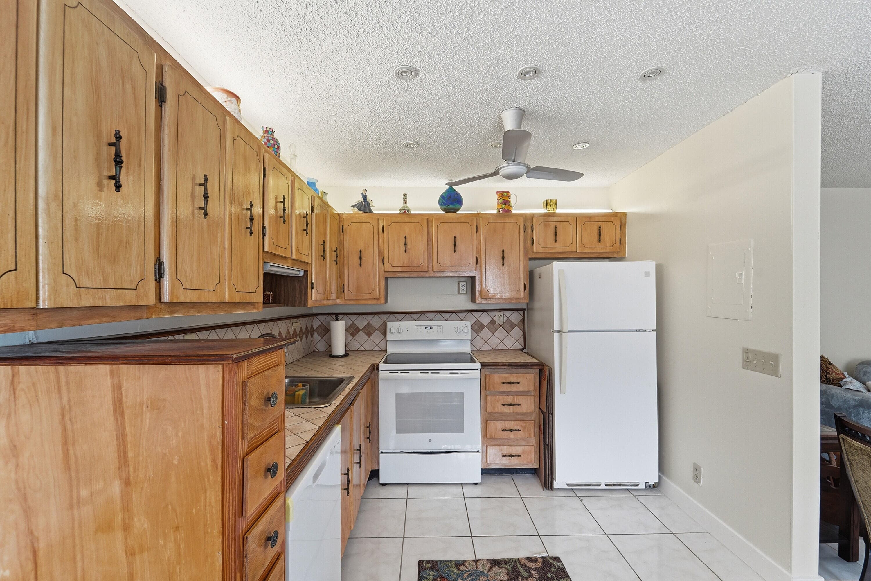 226 E Normandy E, Delray Beach, FL 33484 — photo 8 of 35