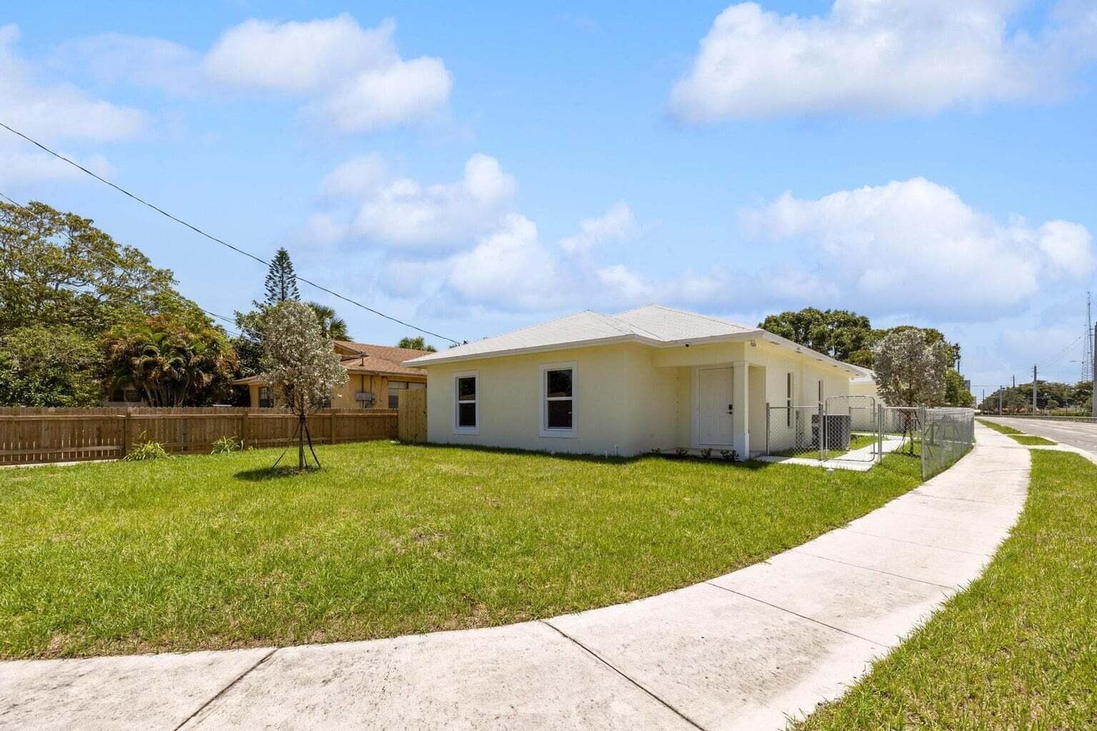 1132 11th Street, West Palm Beach, FL 33401 — photo 3 of 17