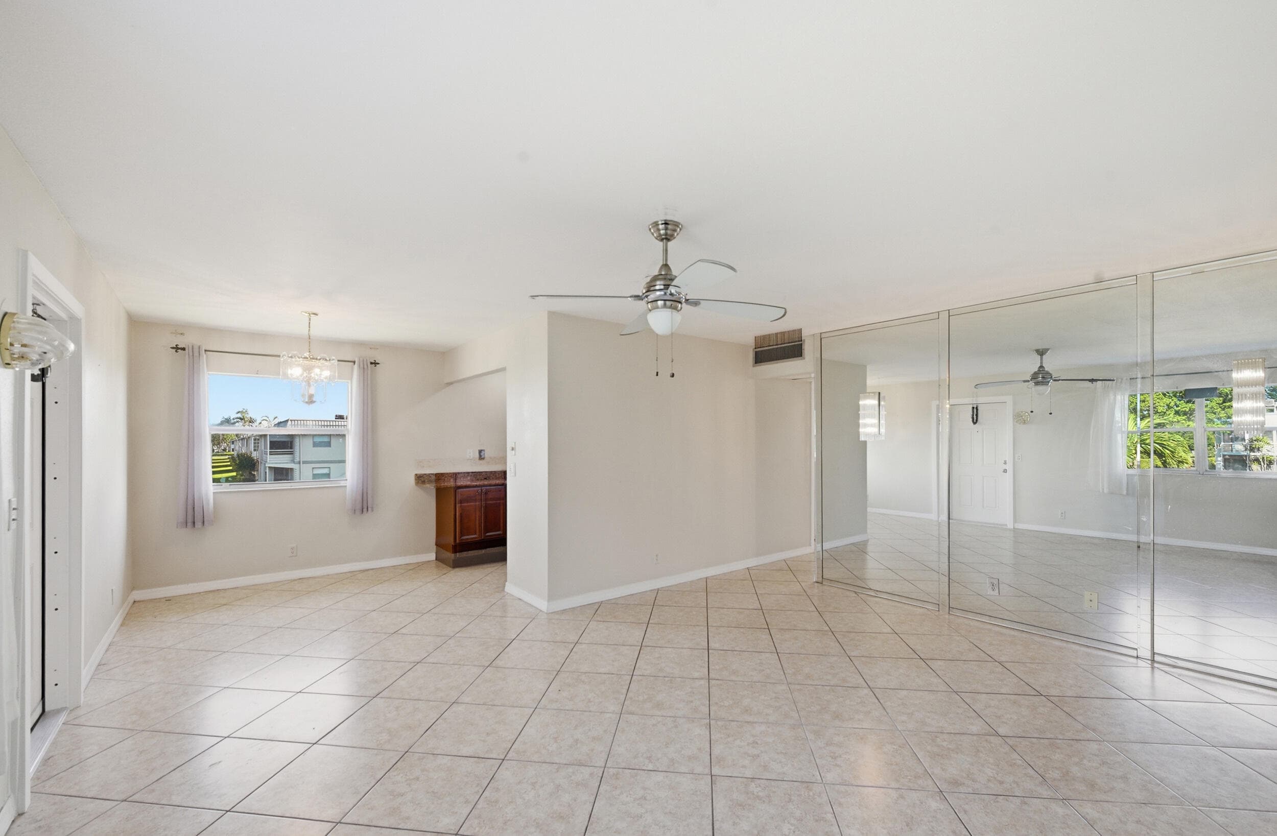 384 Saxony H, Delray Beach, FL 33446 — photo 6 of 42