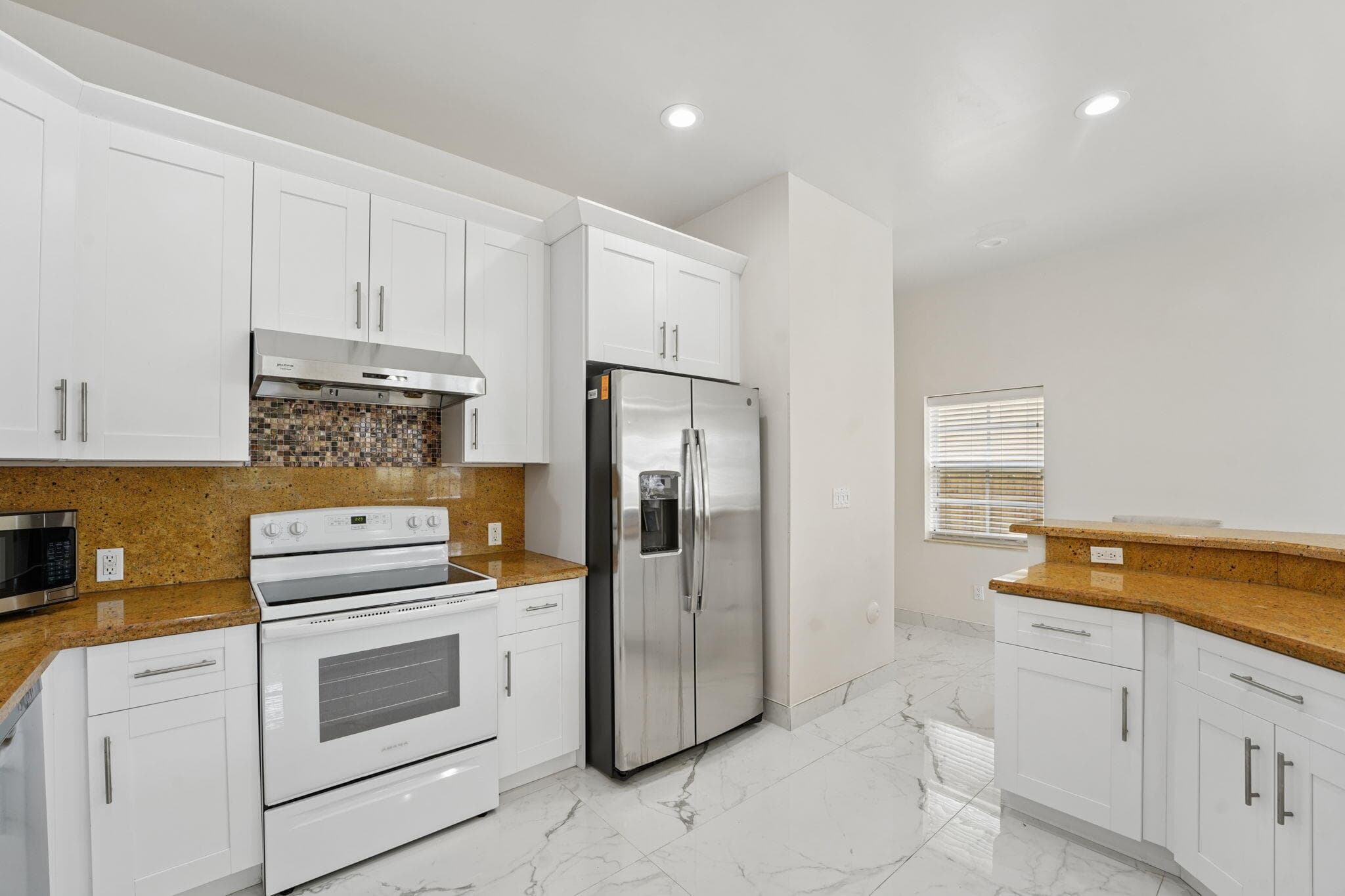 819 SW 7th Avenue, Fort Lauderdale, FL 33315 — photo 6 of 41
