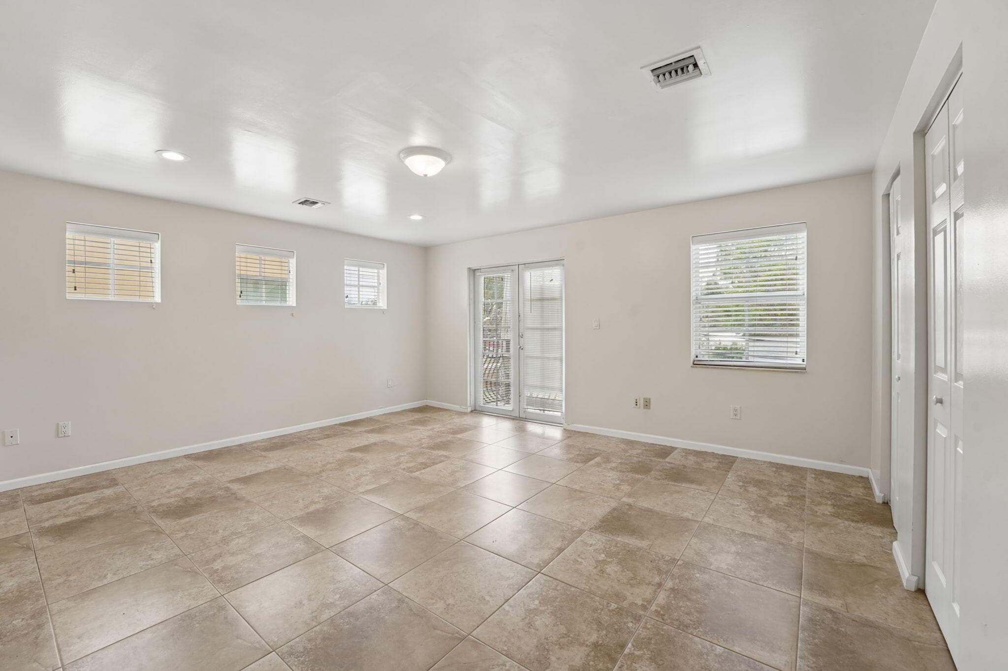 819 SW 7th Avenue, Fort Lauderdale, FL 33315 — photo 17 of 41
