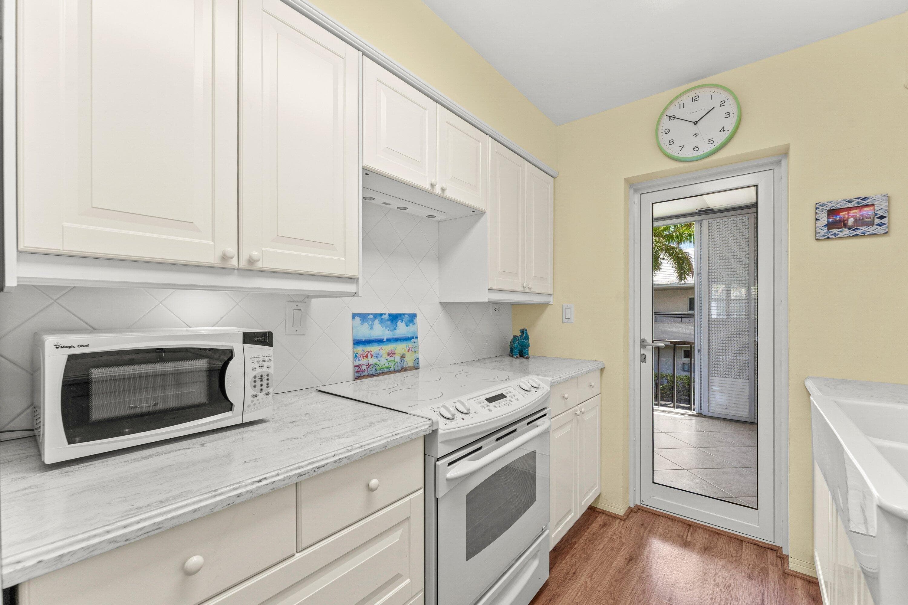 930 Osceola Drive 9, Boca Raton, FL 33432 — photo 12 of 36