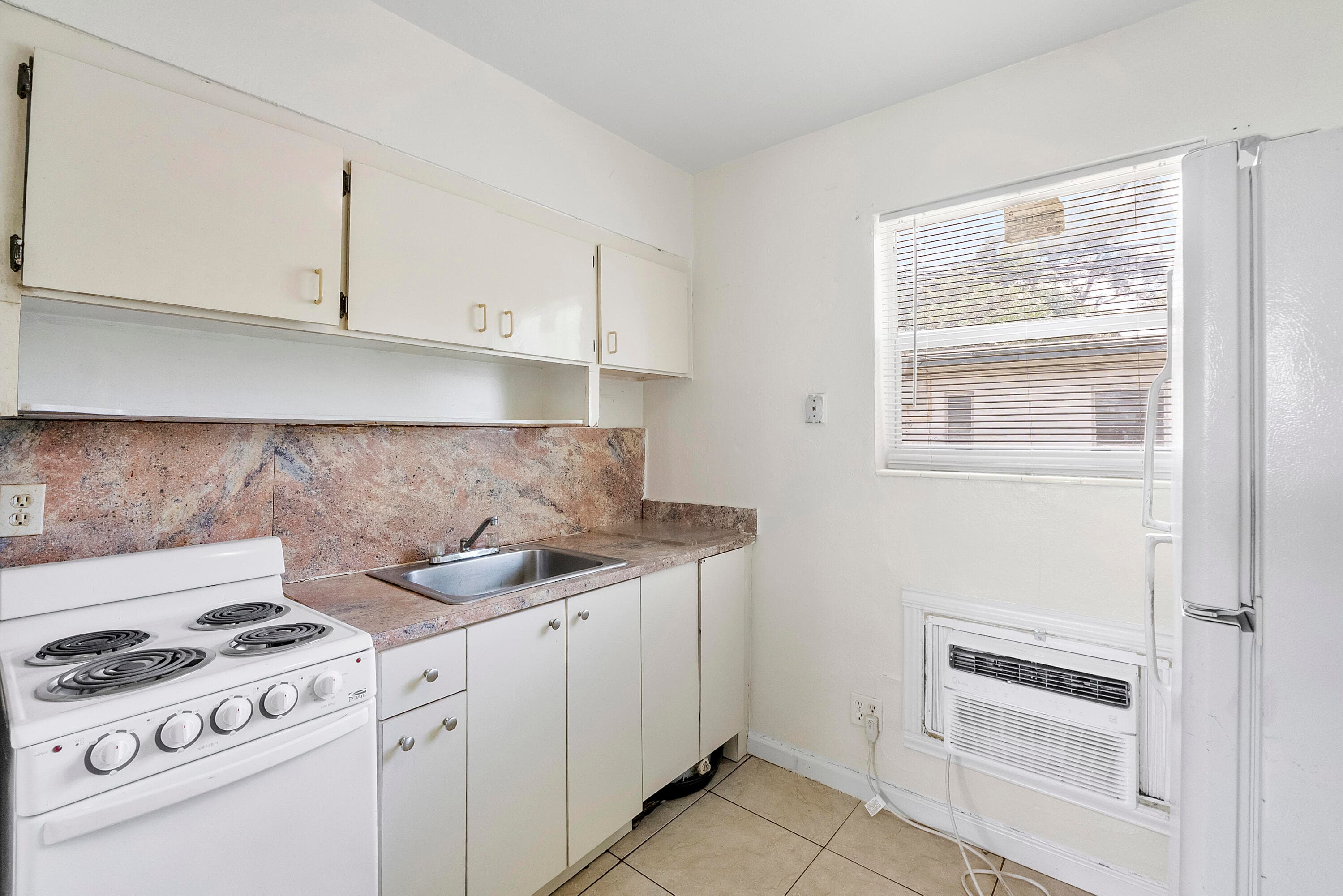 515 NE 150th Street 3, Miami, FL 33161 — photo 5 of 11