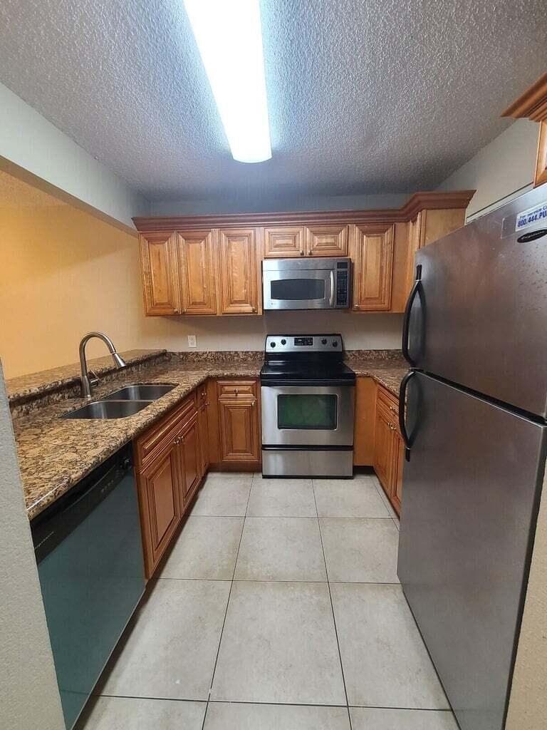 1517 Lake Crystal Drive E, West Palm Beach, FL 33411 — photo 7 of 19