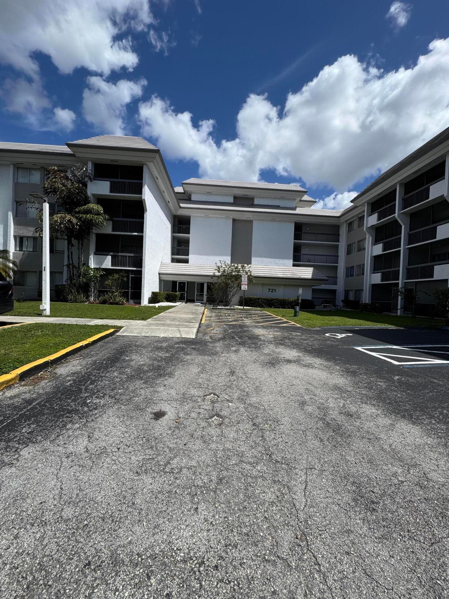 Condominium in Plantation — photo 12 of 22