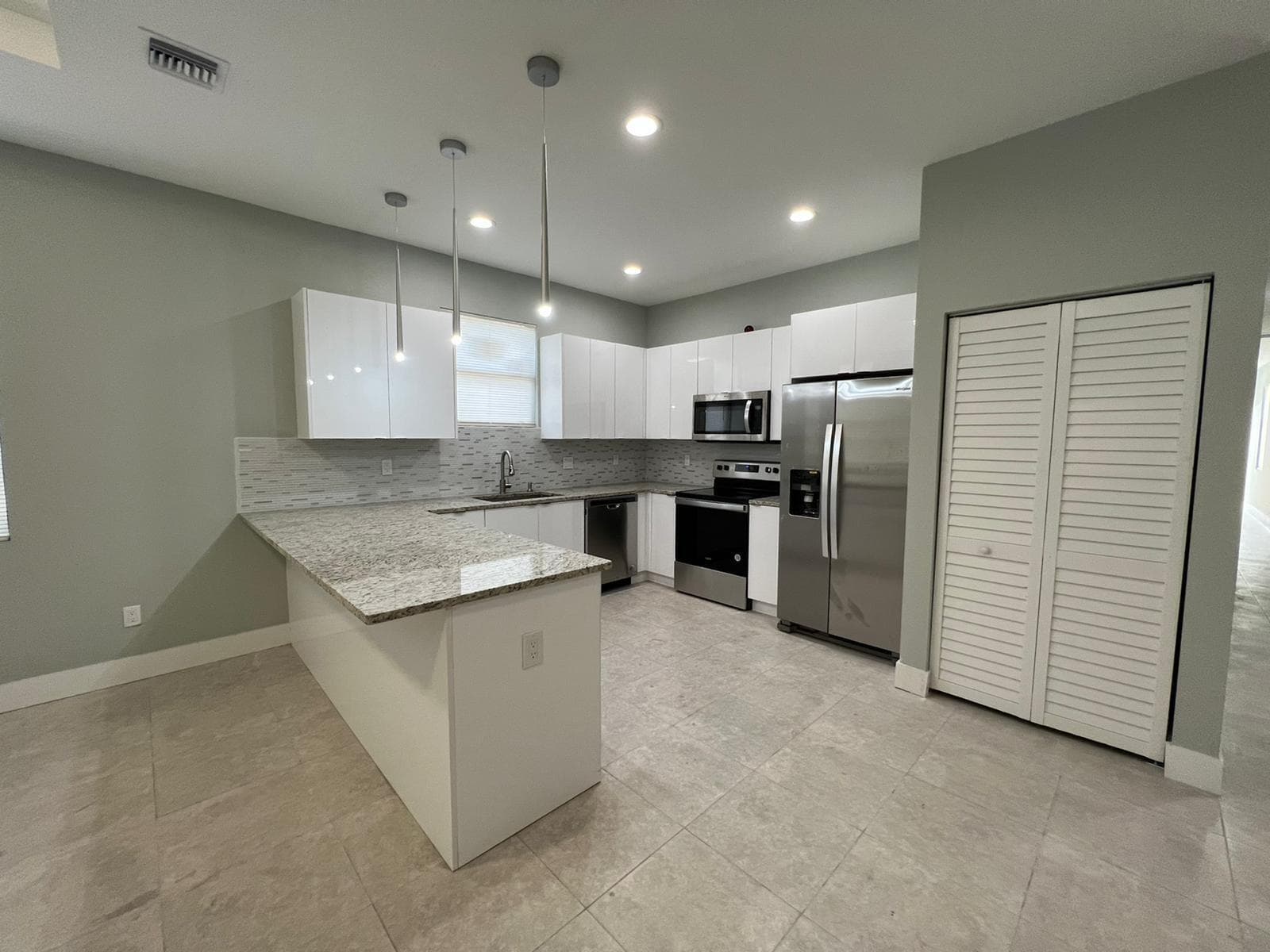227 N E Street, Lake Worth Beach, FL 33460 — photo 5 of 29