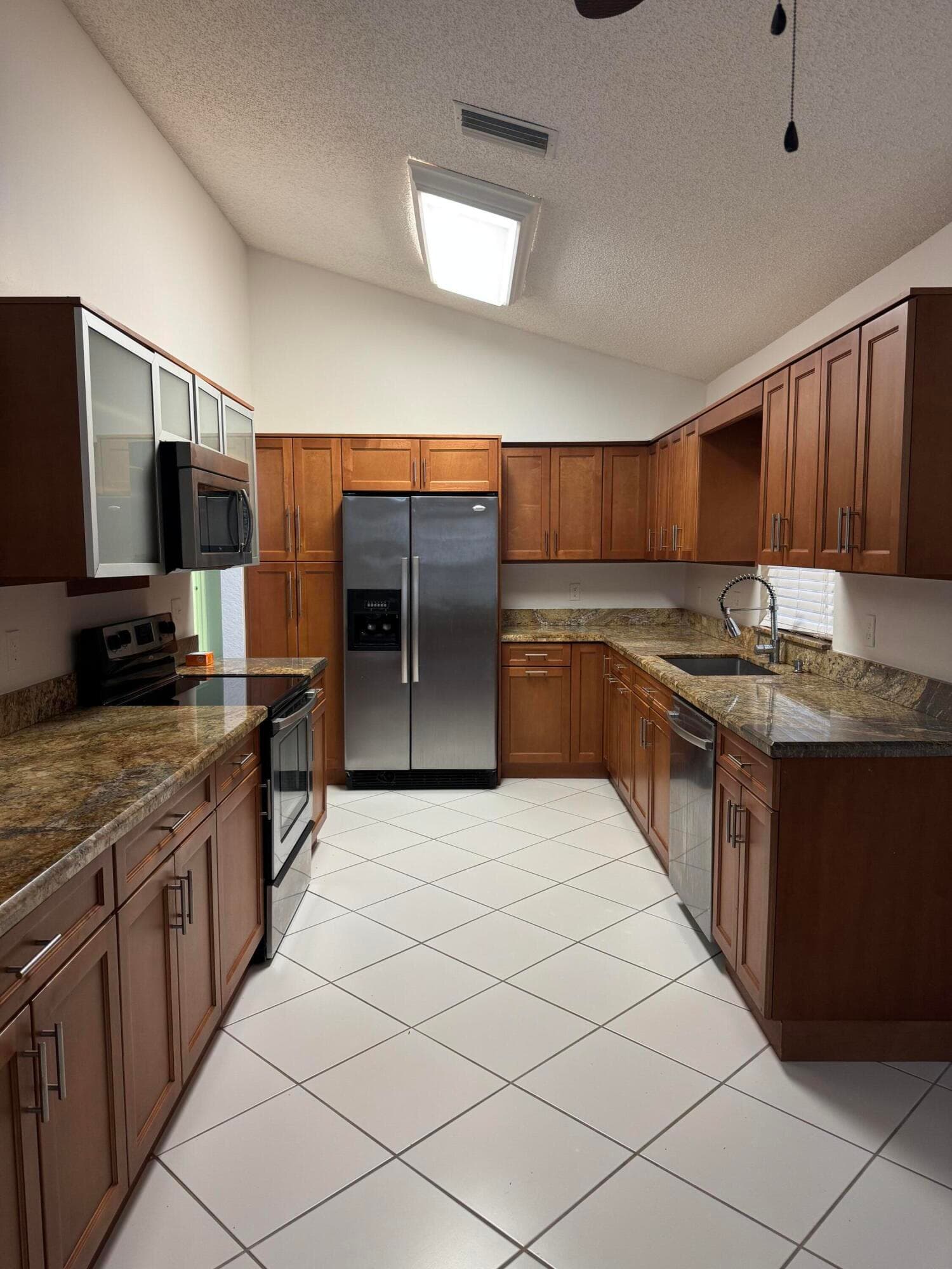 6113 Greenspointe Drive 10, Boynton Beach, FL 33437 — photo 3 of 33