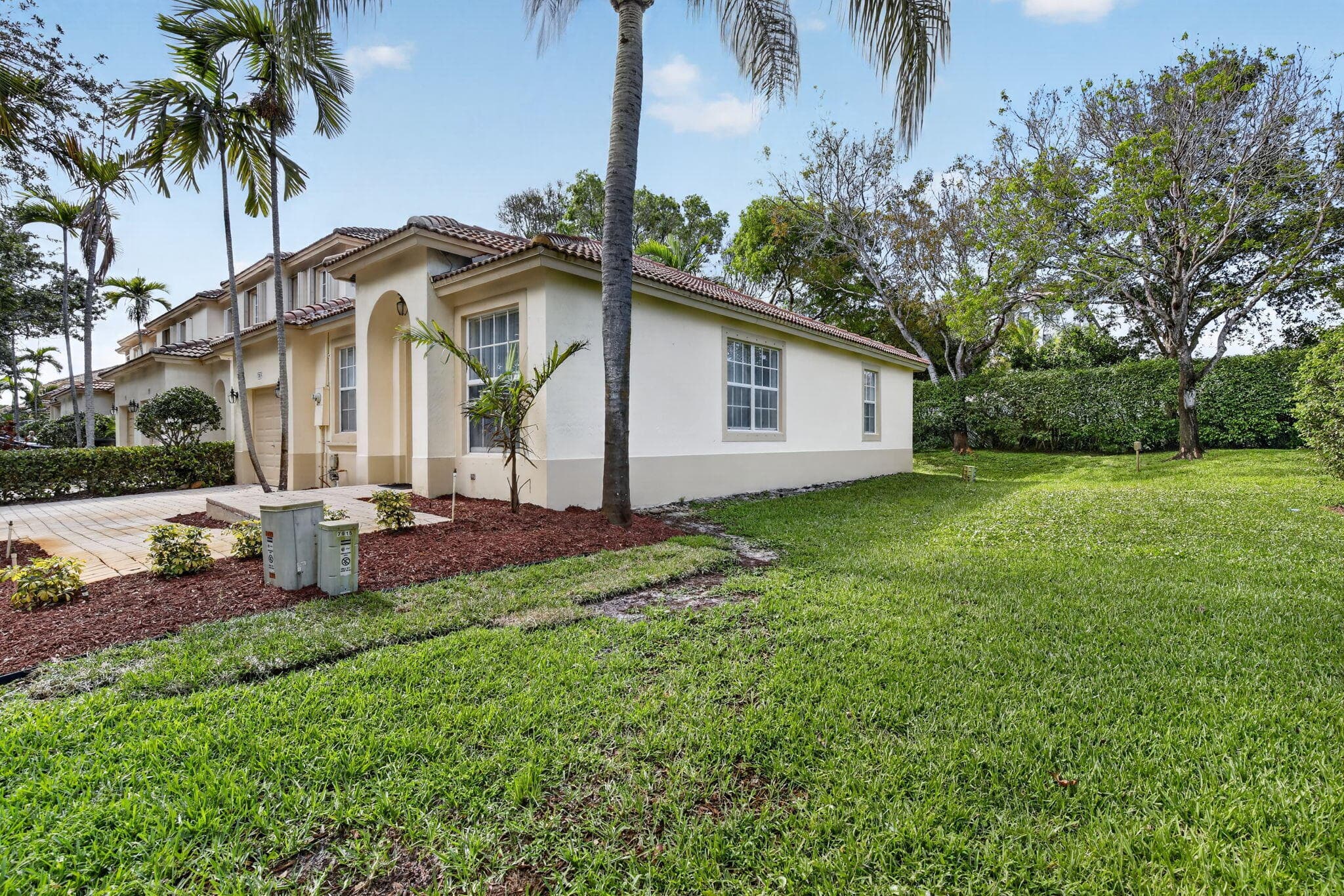 7915 NW 20th Street, Pembroke Pines, FL 33024 — photo 4 of 45
