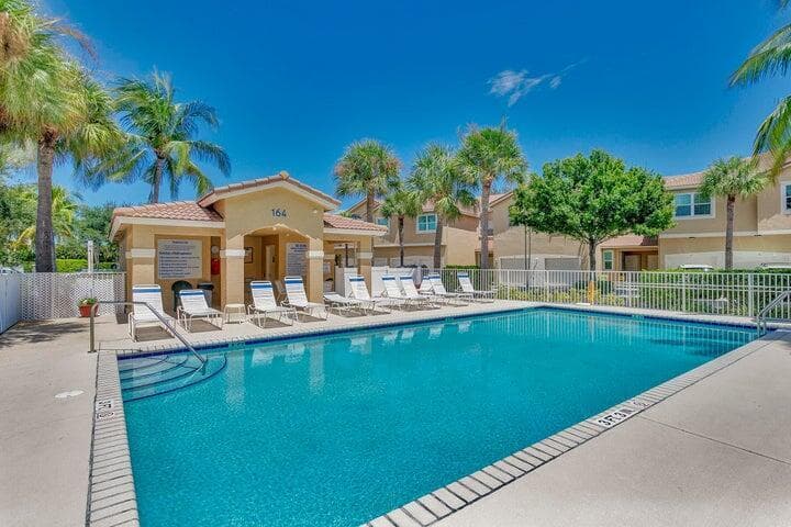 152 Village Boulevard H, Tequesta, FL 33469 — photo 23 of 32