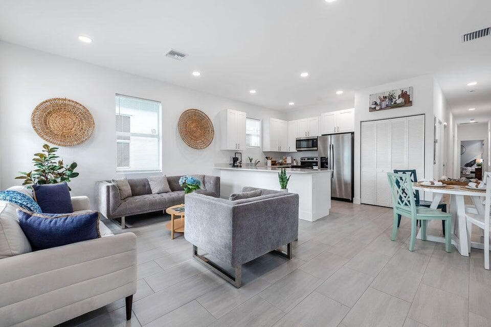 2683 Hiawatha Avenue, West Palm Beach, FL 33409 — photo 1 of 28