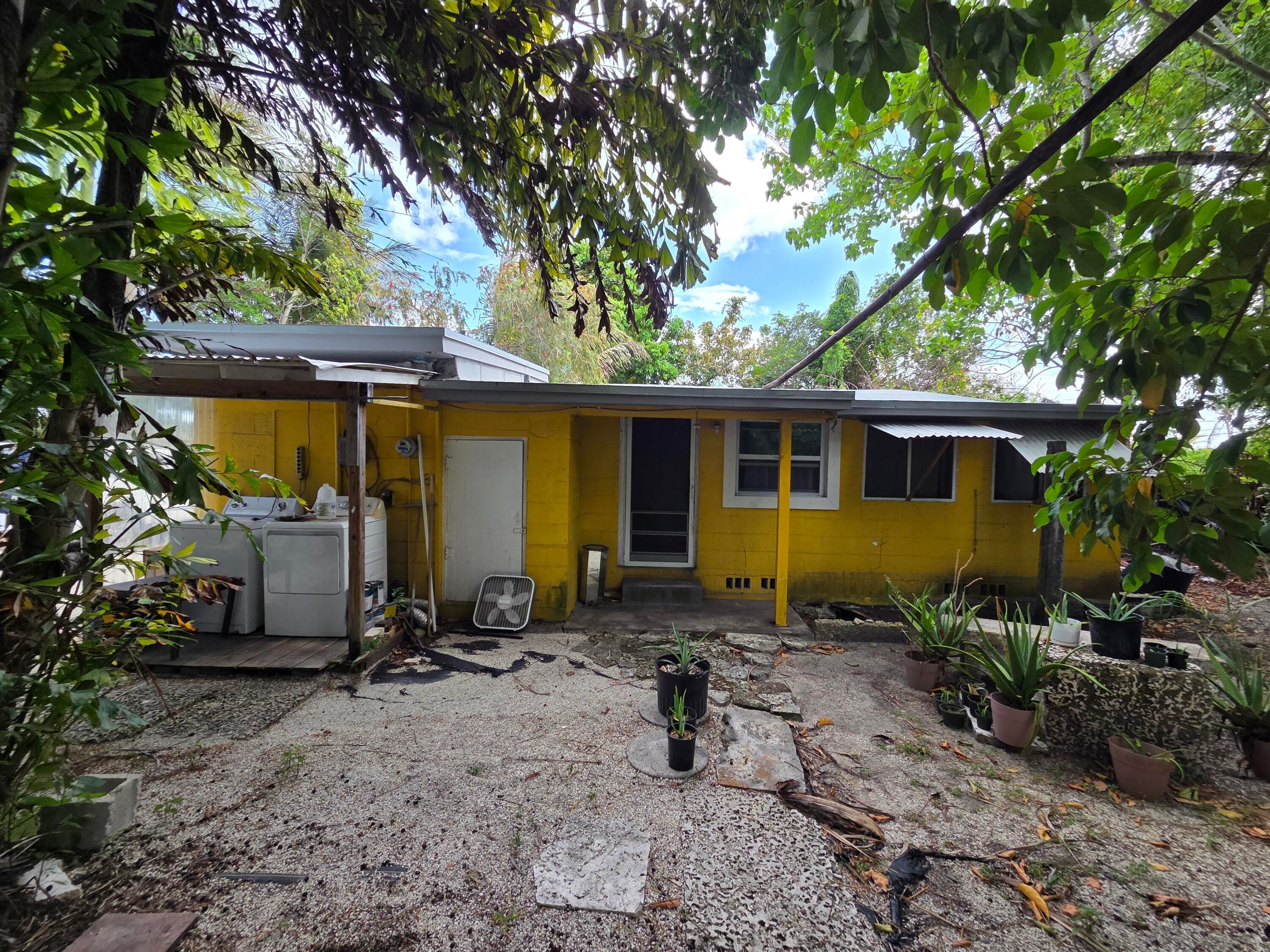 238 SW 1st Street, Florida City, FL 33034 — photo 4 of 11
