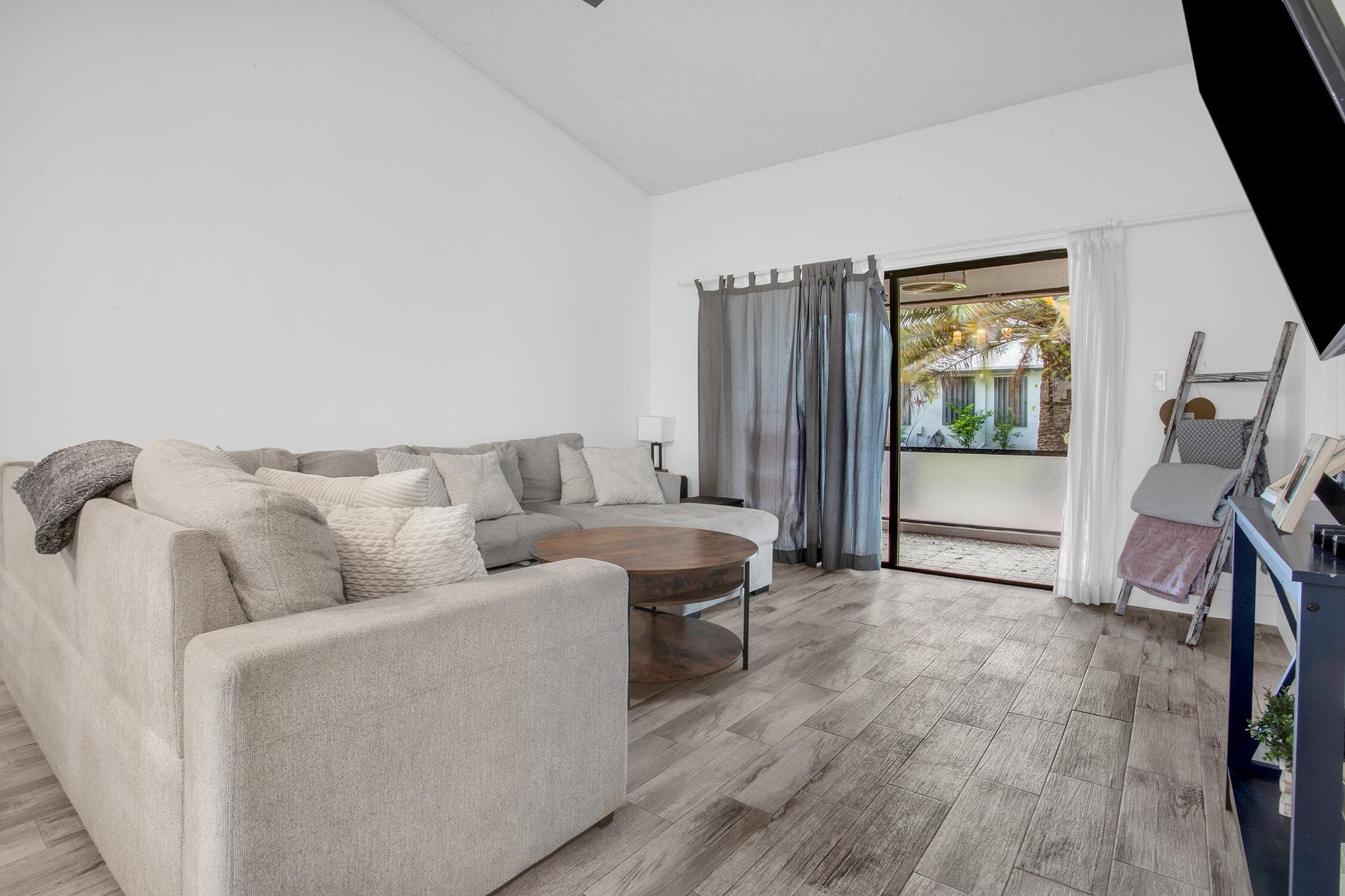 8202 NW 100th Drive, Tamarac, FL 33321 — photo 9 of 53