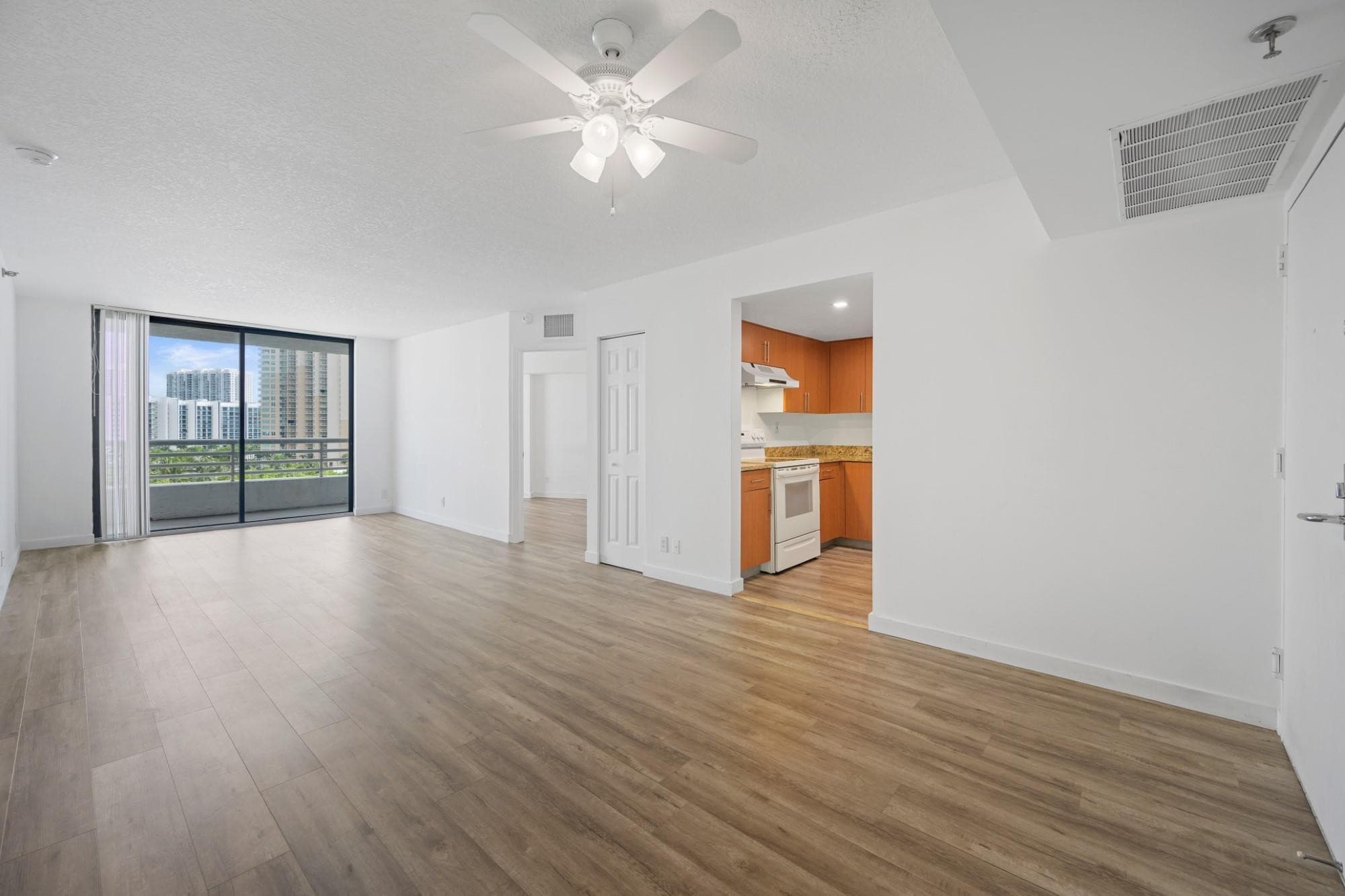 3300 NE 192nd Street 915, Aventura, FL 33180 — photo 19 of 27